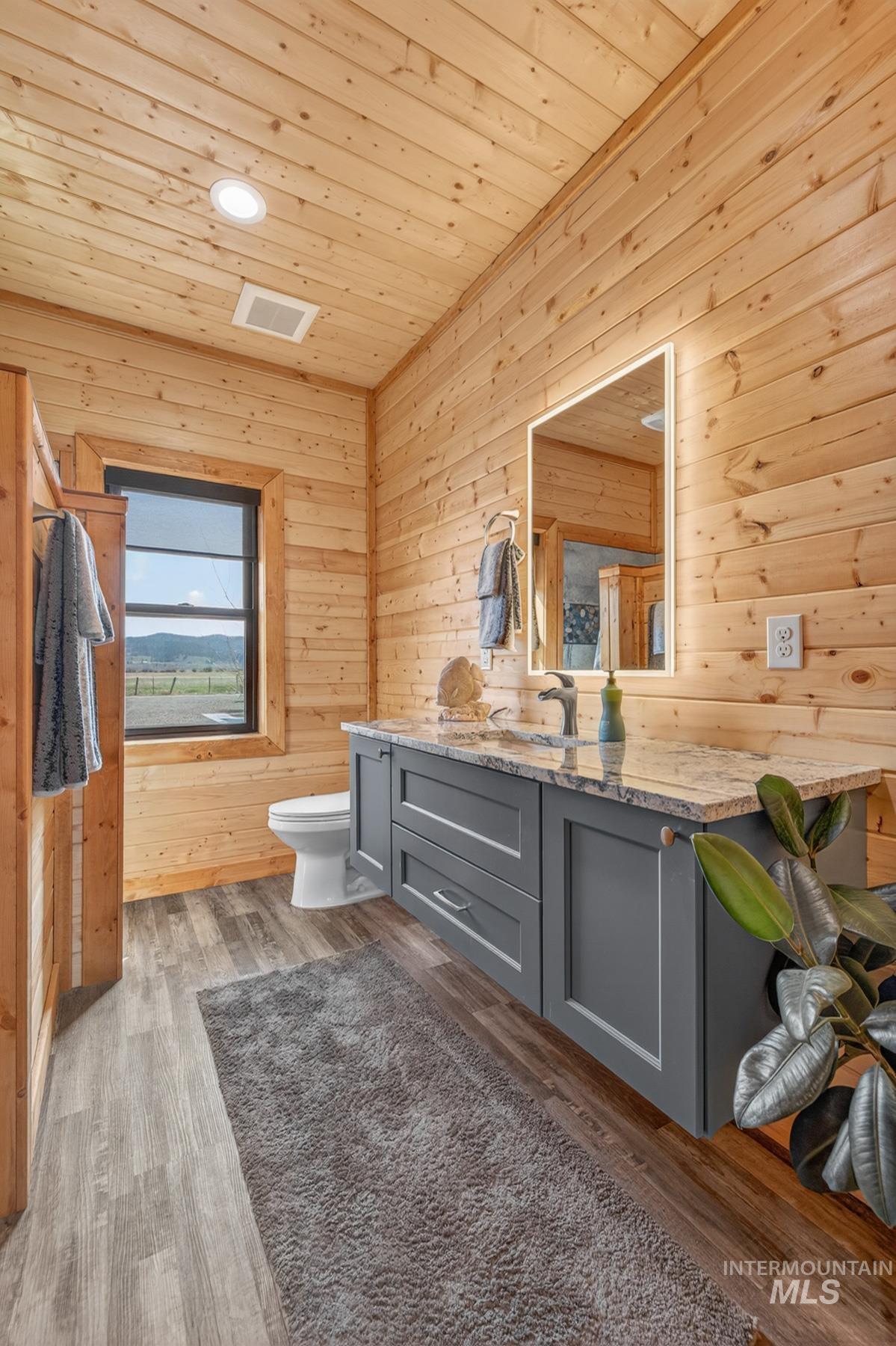 187 Lee Way, Donnelly, Idaho 83615, 3 Bedrooms, 2 Bathrooms, Residential For Sale, Price $3,700,000, 98984735