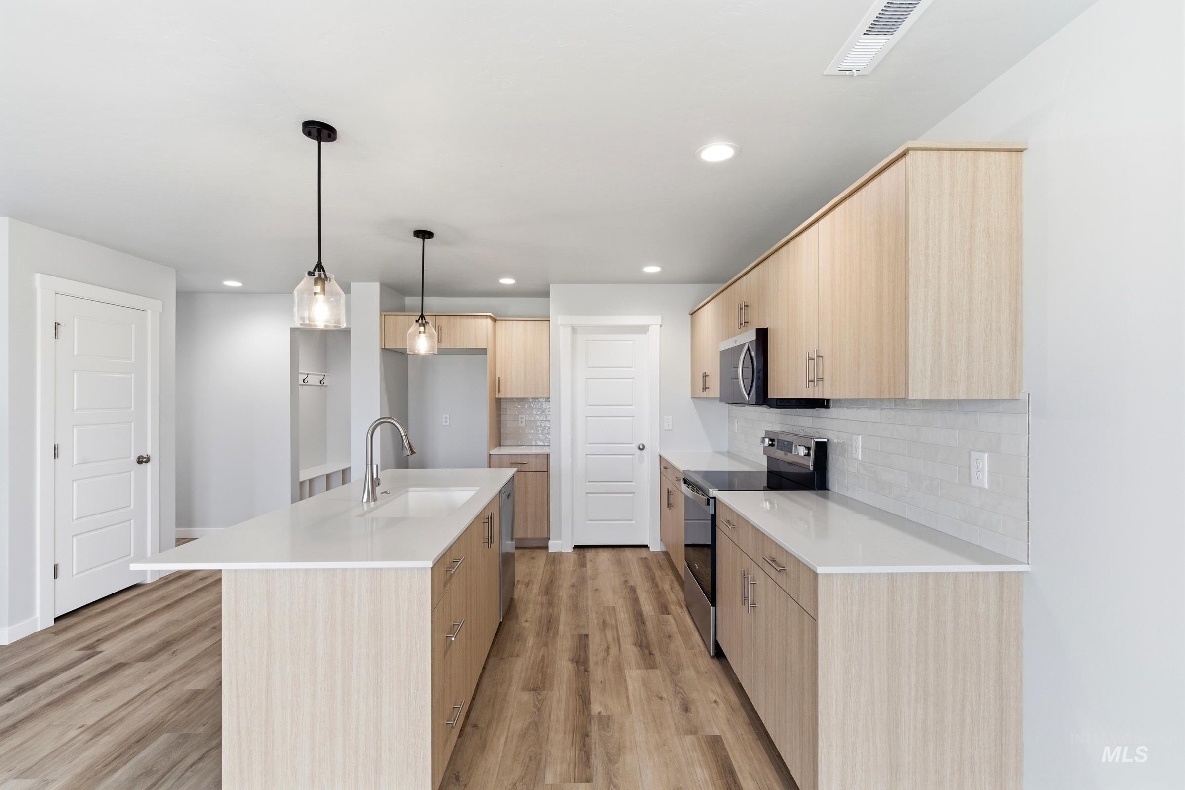 7312 W Trumbull Ct, Eagle, Idaho 83616, 3 Bedrooms, 2.5 Bathrooms, Residential For Sale, Price $500,990,MLS 98984736