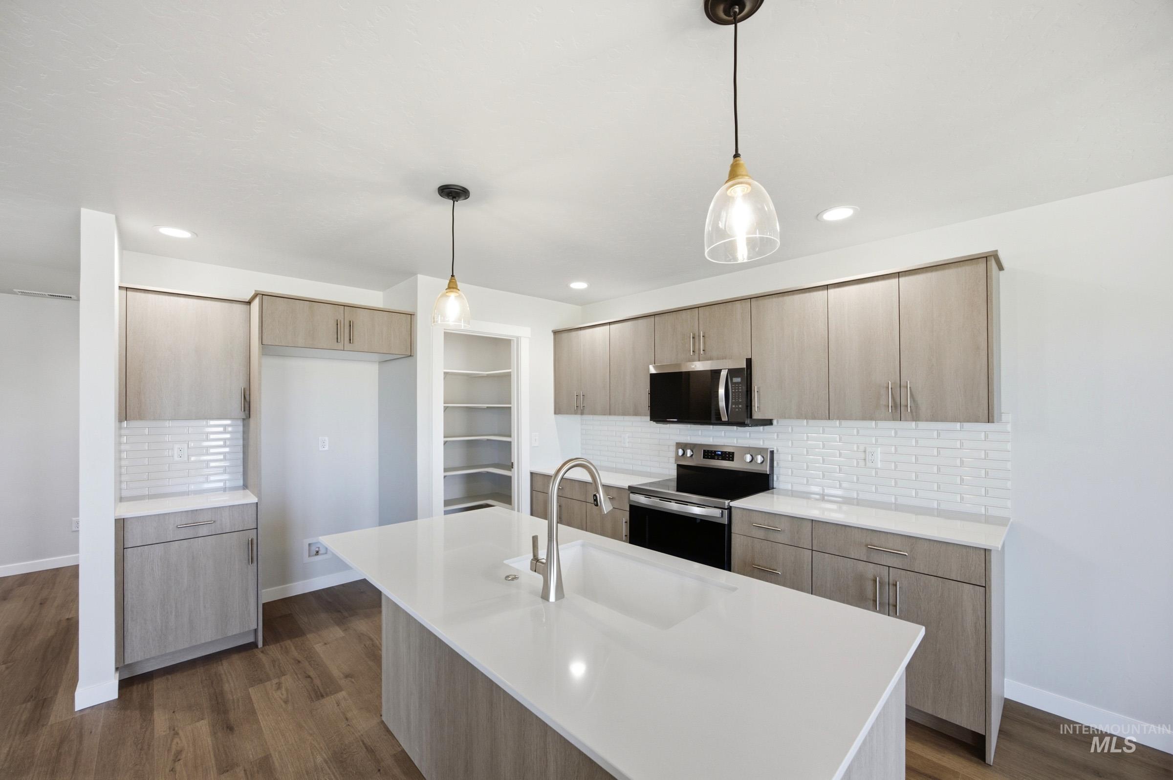 7326 W Trumbull Ct, Eagle, Idaho 83616, 3 Bedrooms, 2.5 Bathrooms, Residential For Sale, Price $519,990,MLS 98984737