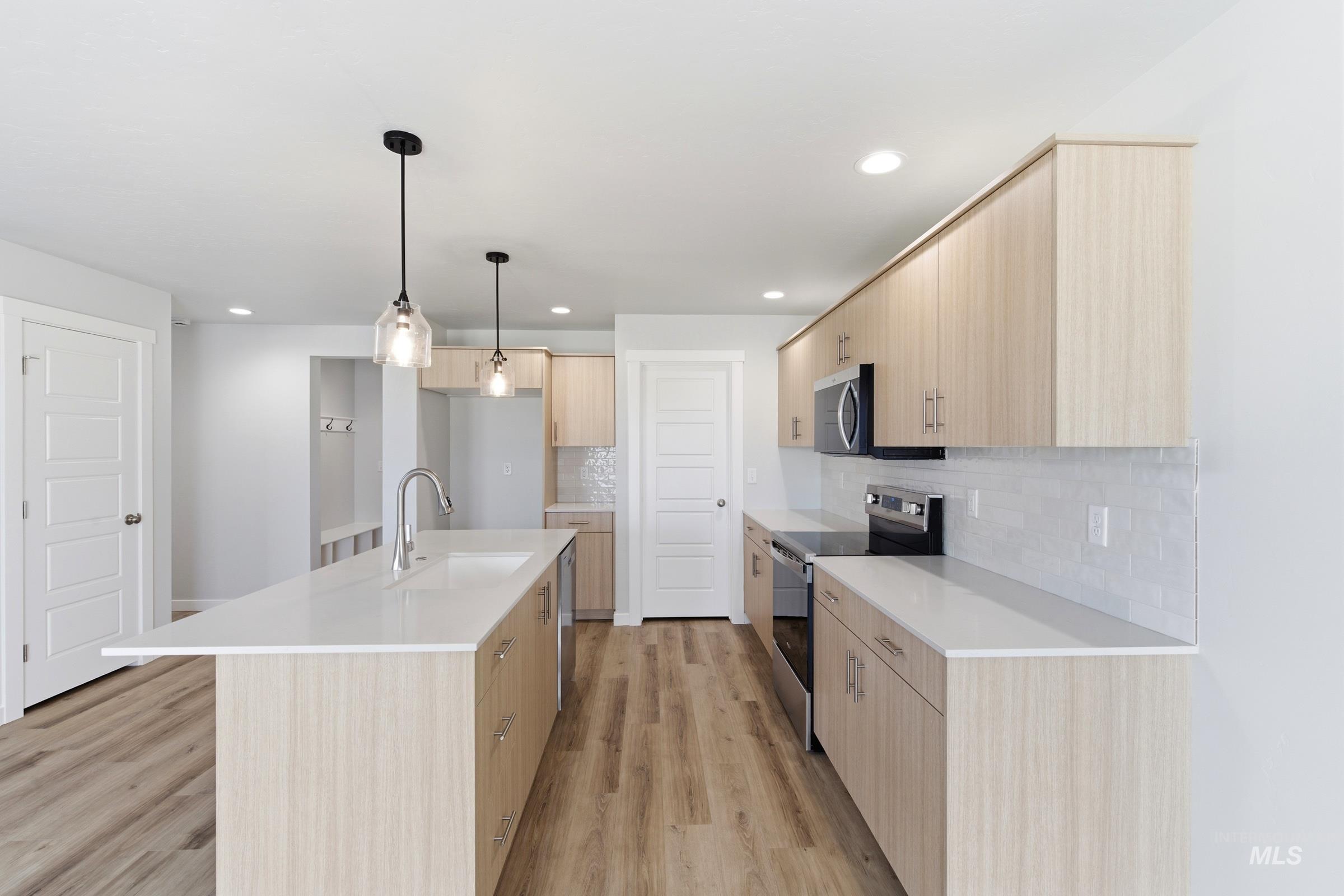 7462 W Trumbull Ct, Eagle, Idaho 83616, 3 Bedrooms, 2.5 Bathrooms, Residential For Sale, Price $504,990,MLS 98984742