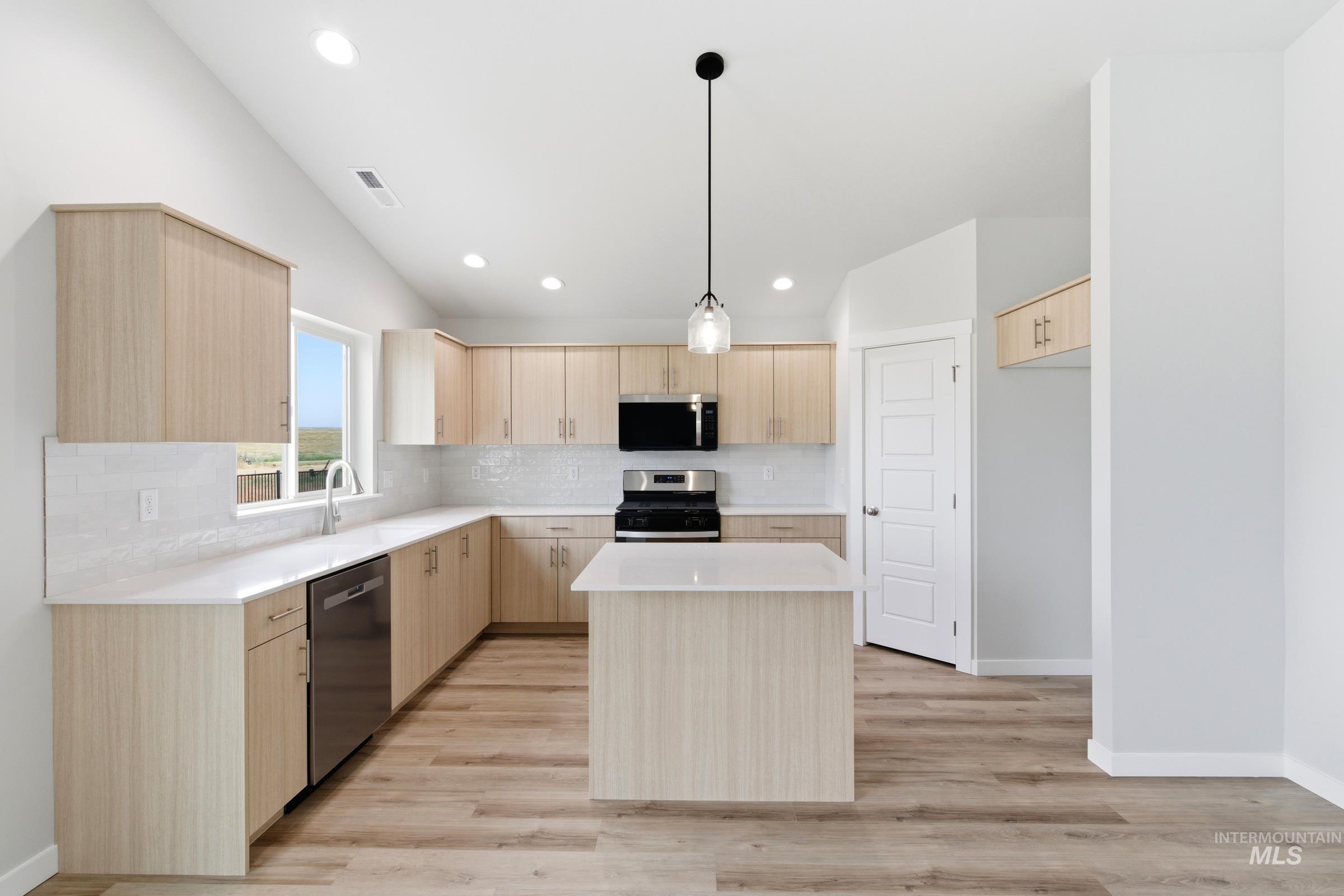 6632 W Plateau Creek Dr, Meridian, Idaho 83646, 4 Bedrooms, 2 Bathrooms, Residential For Sale, Price $504,990, 98984745