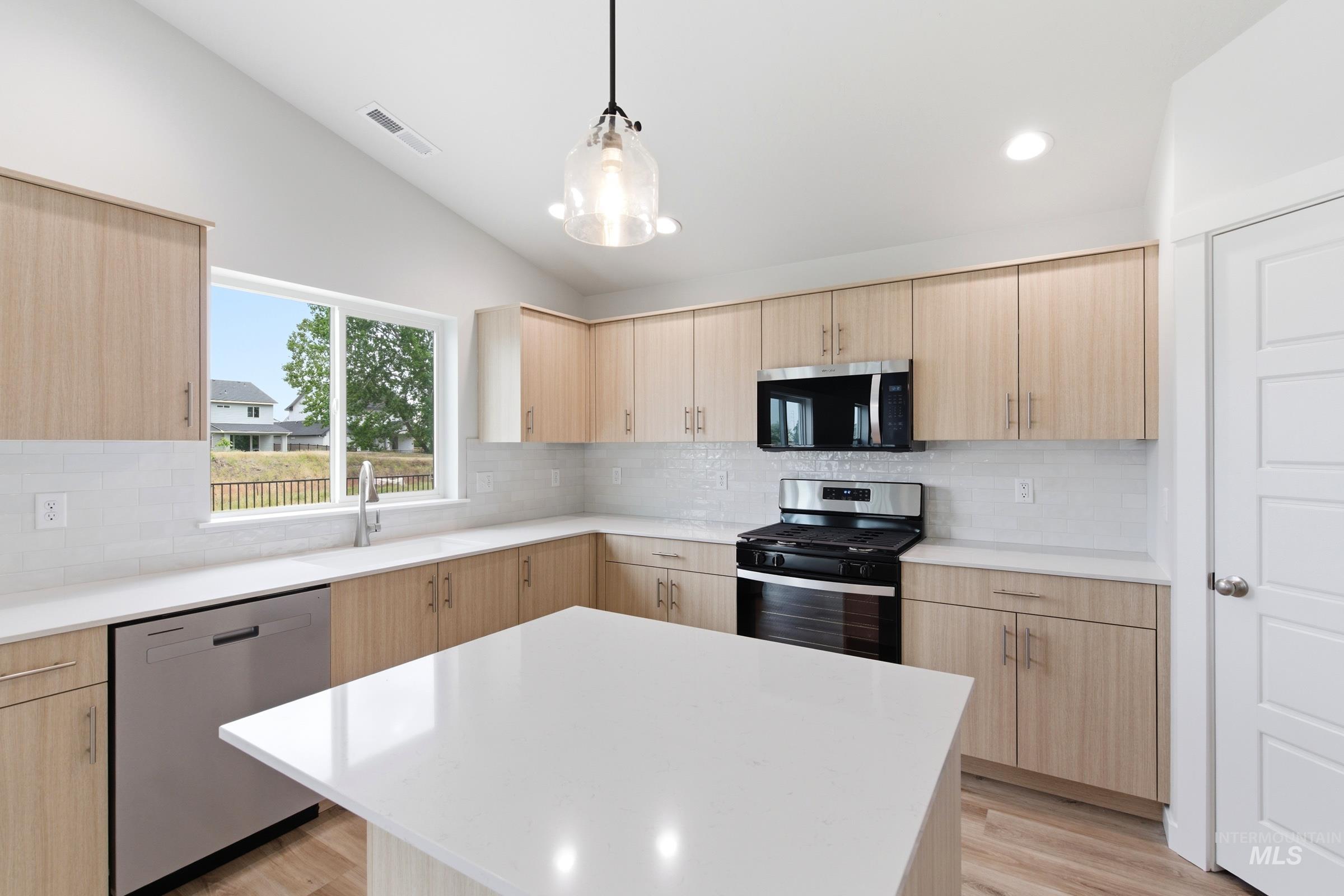 6632 W Plateau Creek Dr, Meridian, Idaho 83646, 4 Bedrooms, 2 Bathrooms, Residential For Sale, Price $504,990, 98984745