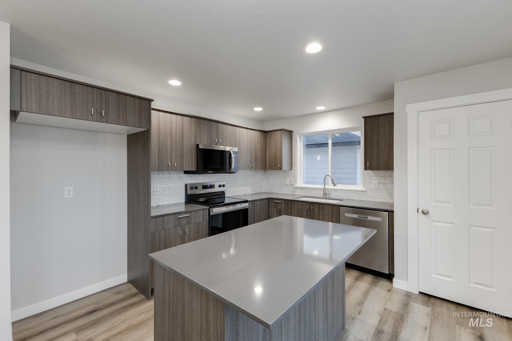 6608 W Plateau Creek Dr, Meridian, Idaho 83646, 4 Bedrooms, 2.5 Bathrooms, Residential For Sale, Price $489,990,MLS 98984746