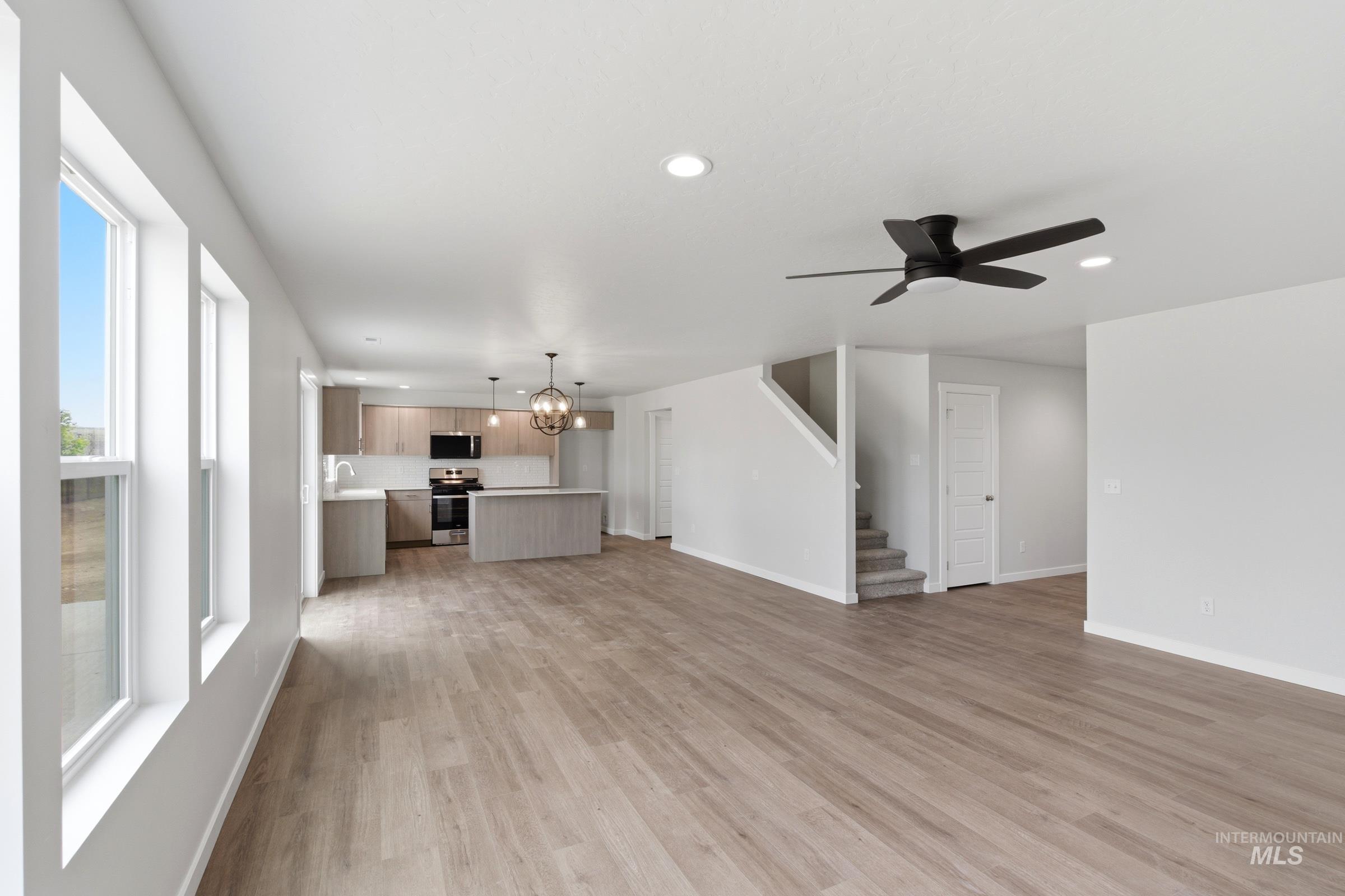6582 W Plateau Creek Dr, Meridian, Idaho 83646, 5 Bedrooms, 3 Bathrooms, Residential For Sale, Price $589,990, 98984747