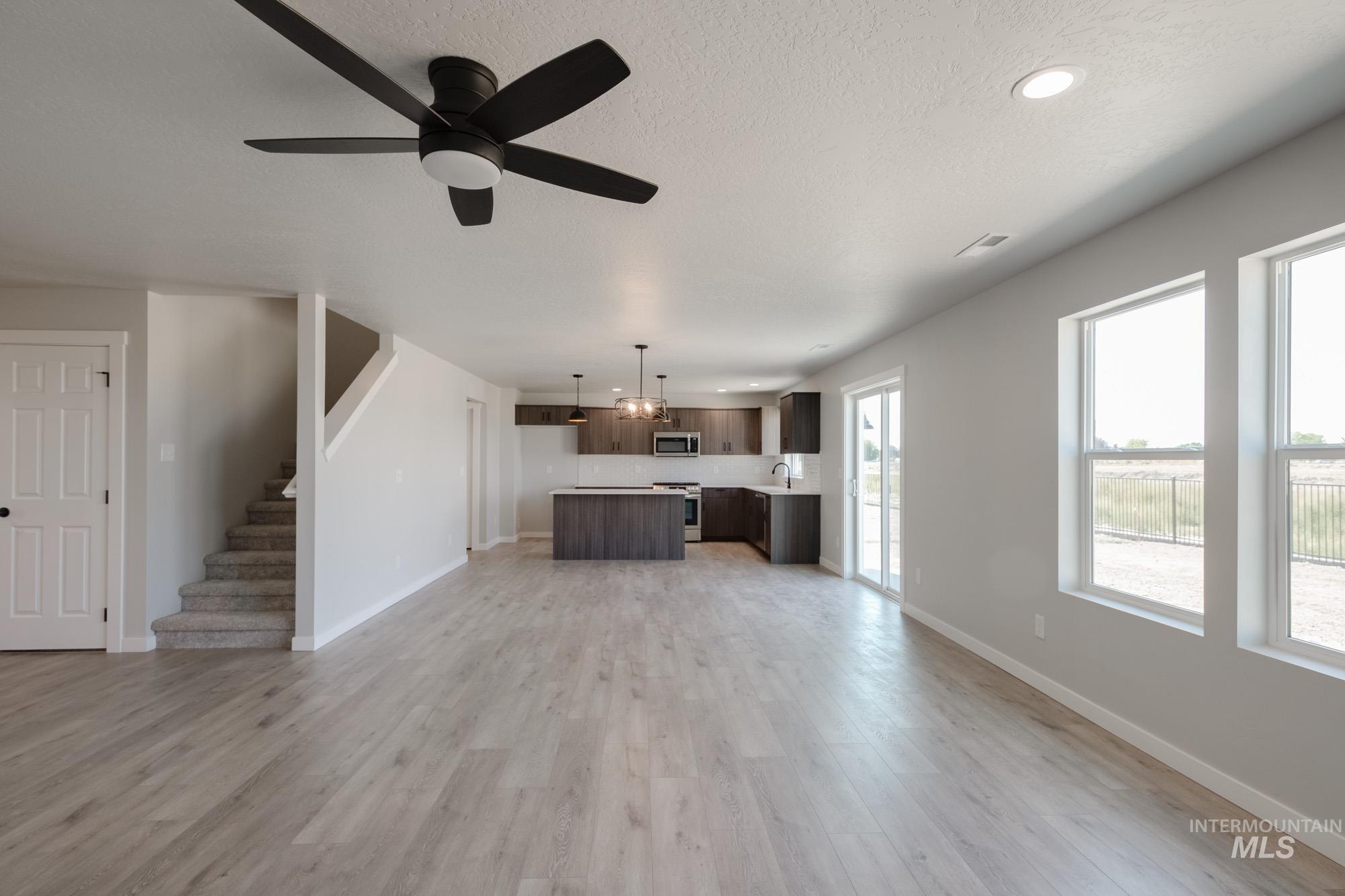6582 W Plateau Creek Dr, Meridian, Idaho 83646, 5 Bedrooms, 3 Bathrooms, Residential For Sale, Price $589,990,MLS 98984747