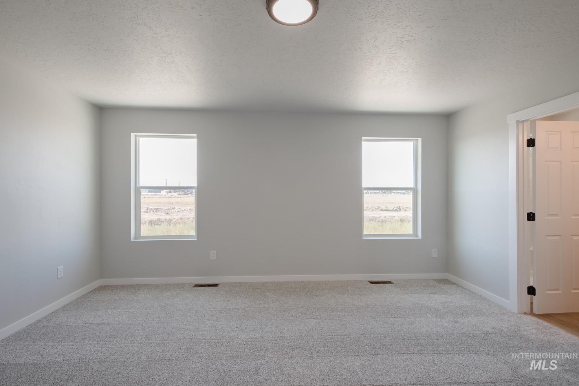 6582 W Plateau Creek Dr, Meridian, Idaho 83646, 5 Bedrooms, 3 Bathrooms, Residential For Sale, Price $589,990,MLS 98984747