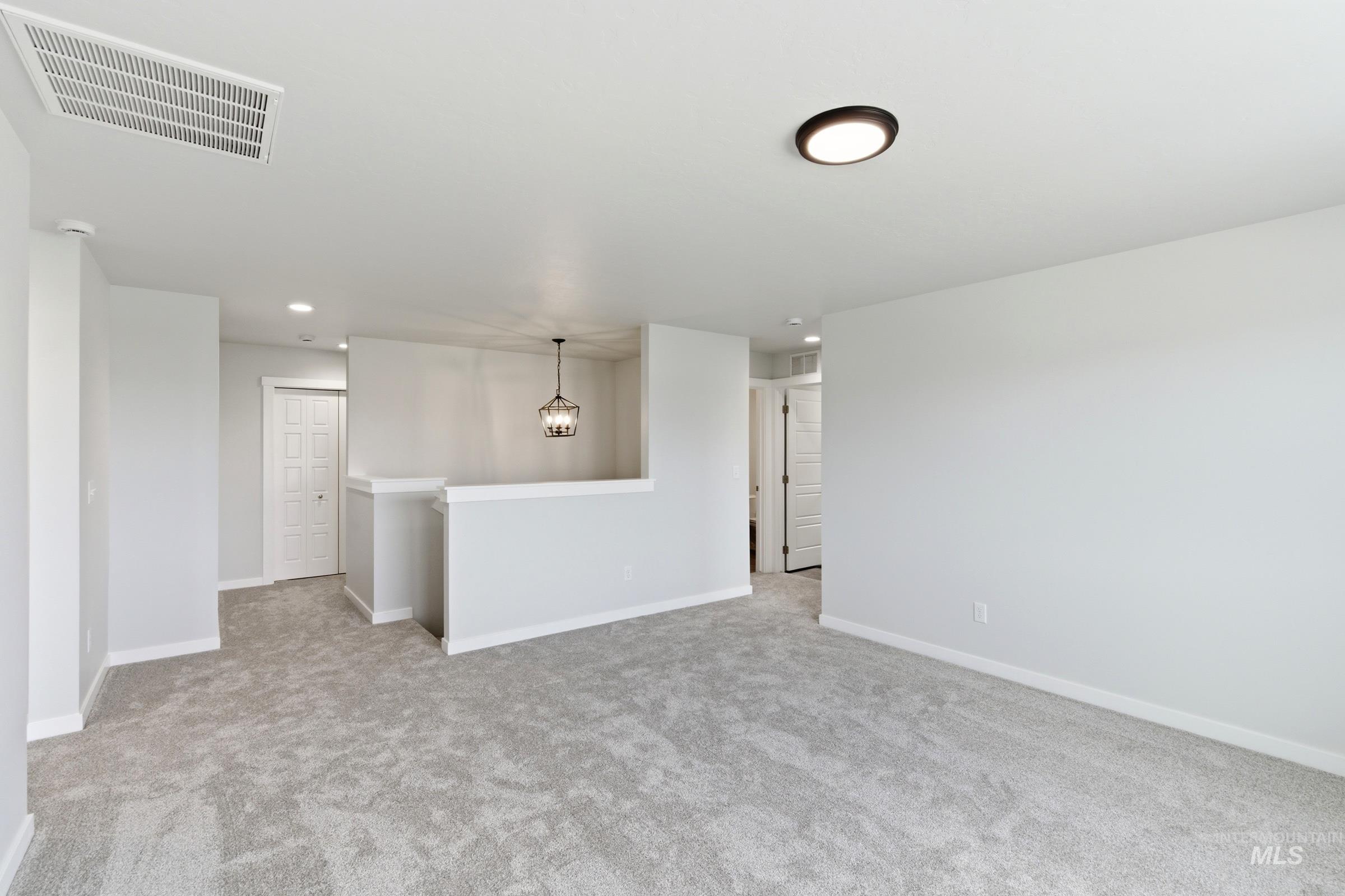 6582 W Plateau Creek Dr, Meridian, Idaho 83646, 5 Bedrooms, 3 Bathrooms, Residential For Sale, Price $589,990, 98984747