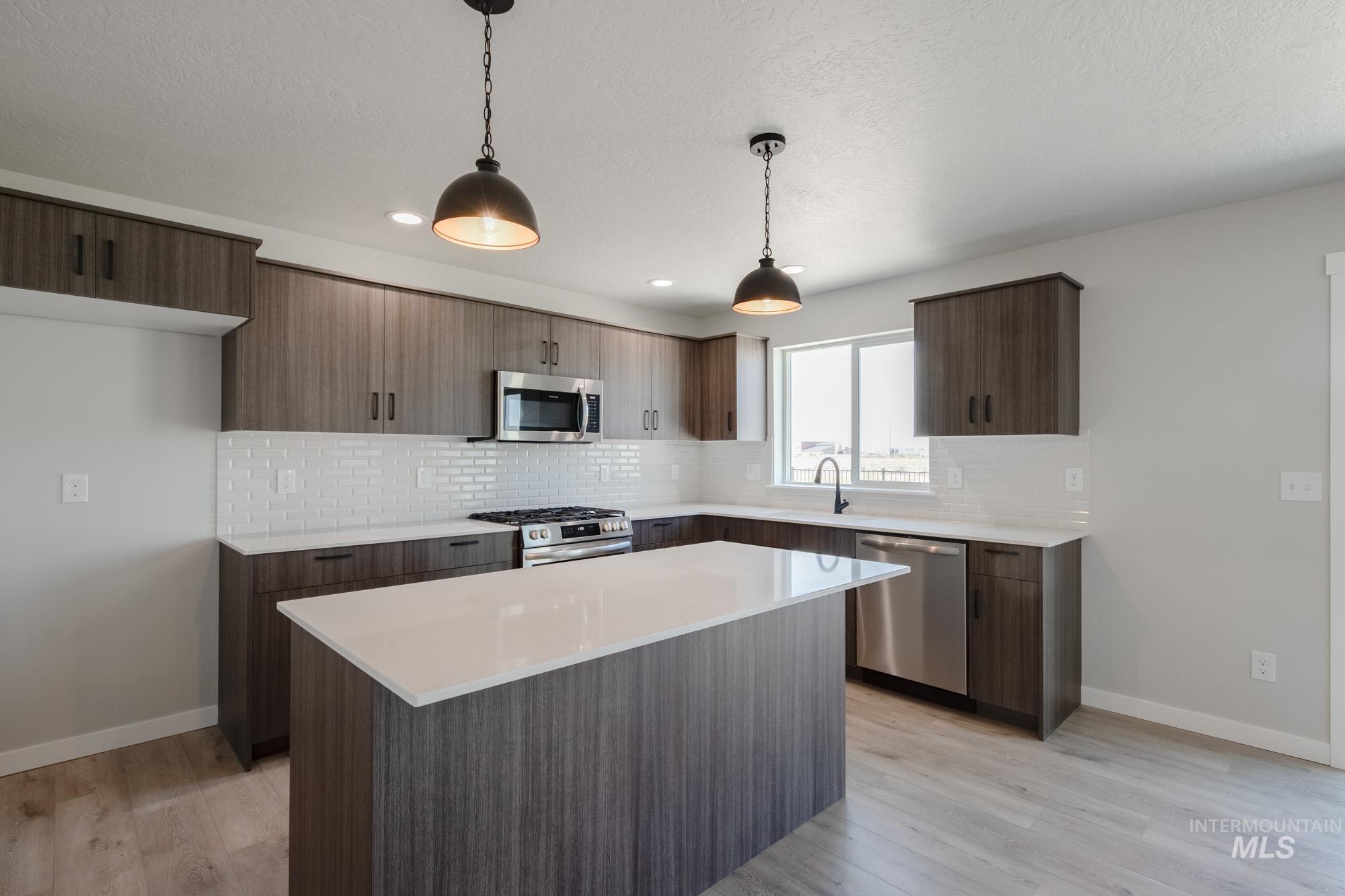 6582 W Plateau Creek Dr, Meridian, Idaho 83646, 5 Bedrooms, 3 Bathrooms, Residential For Sale, Price $589,990,MLS 98984747