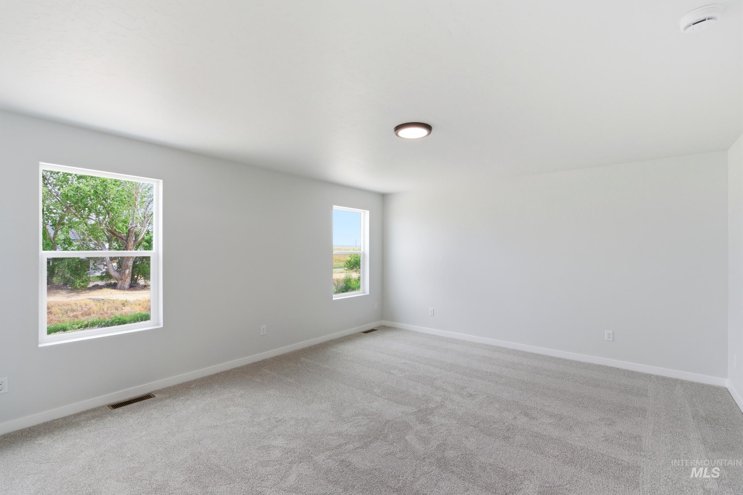 6582 W Plateau Creek Dr, Meridian, Idaho 83646, 5 Bedrooms, 3 Bathrooms, Residential For Sale, Price $589,990, 98984747