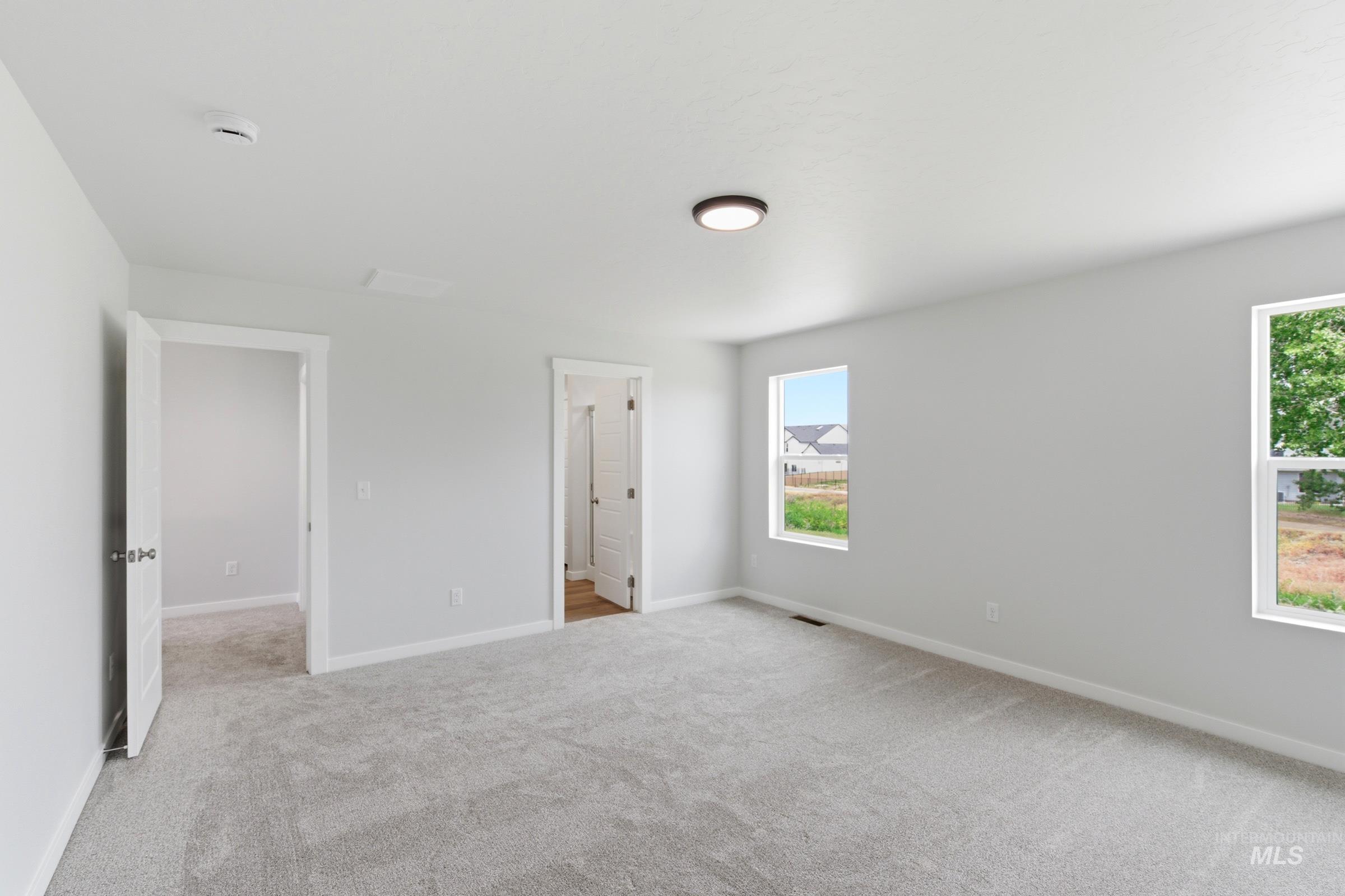 6582 W Plateau Creek Dr, Meridian, Idaho 83646, 5 Bedrooms, 3 Bathrooms, Residential For Sale, Price $589,990, 98984747