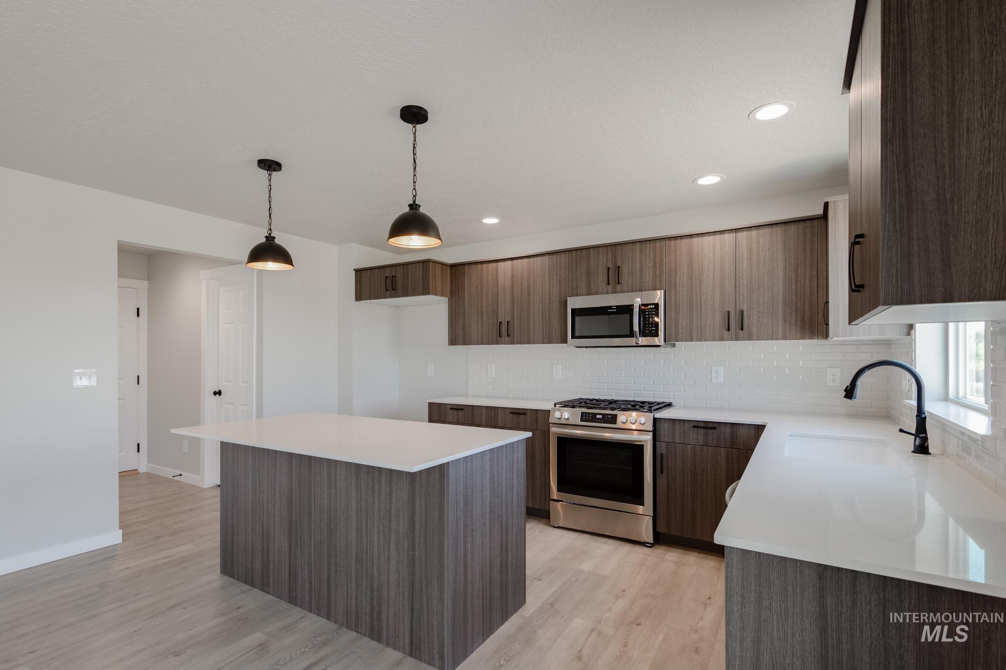 6582 W Plateau Creek Dr, Meridian, Idaho 83646, 5 Bedrooms, 3 Bathrooms, Residential For Sale, Price $589,990,MLS 98984747