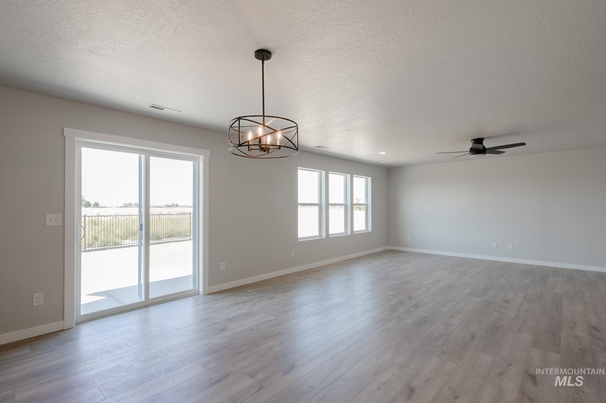 6582 W Plateau Creek Dr, Meridian, Idaho 83646, 5 Bedrooms, 3 Bathrooms, Residential For Sale, Price $589,990,MLS 98984747