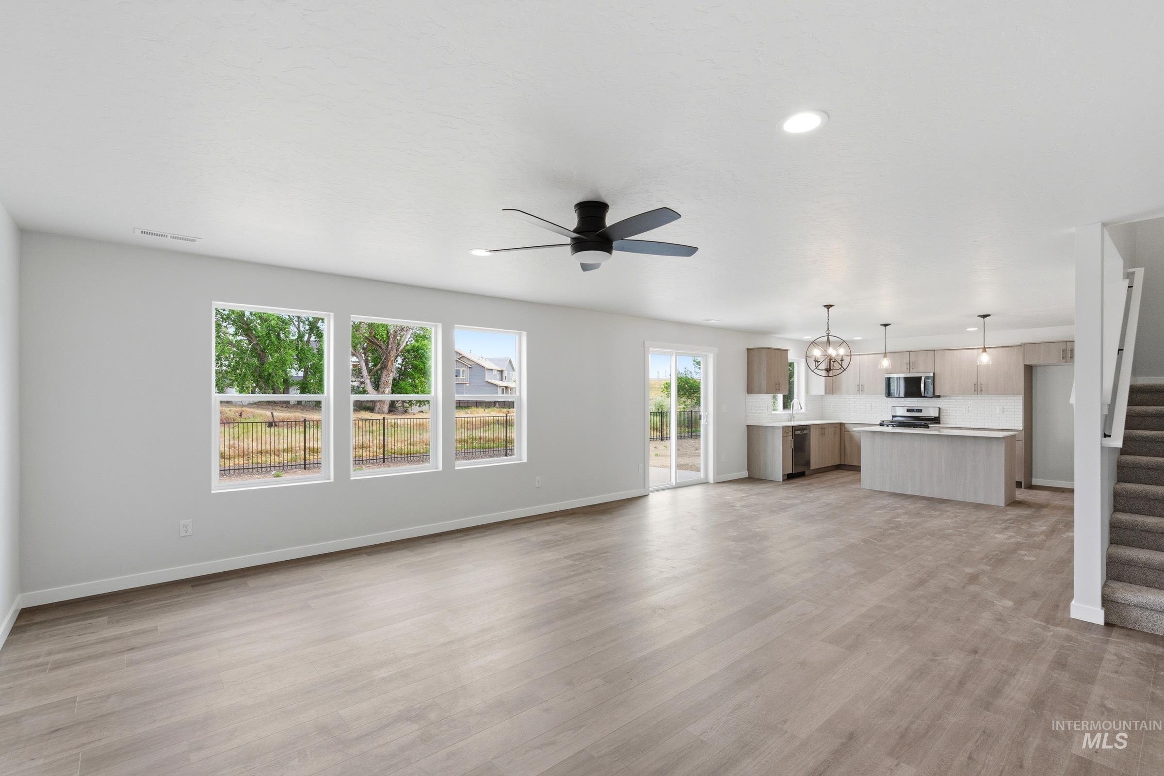 6582 W Plateau Creek Dr, Meridian, Idaho 83646, 5 Bedrooms, 3 Bathrooms, Residential For Sale, Price $589,990, 98984747