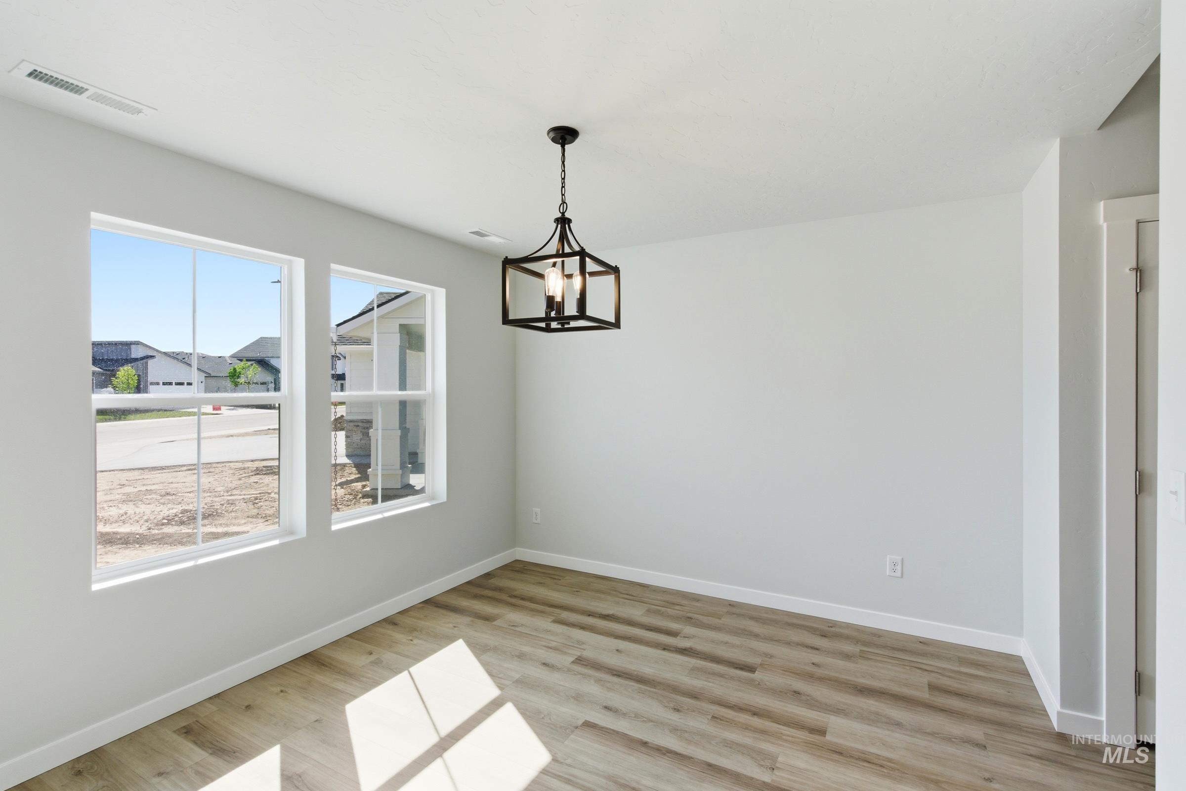 6502 W Plateau Creek Dr, Meridian, Idaho 83646, 3 Bedrooms, 2 Bathrooms, Residential For Sale, Price $442,990,MLS 98984749