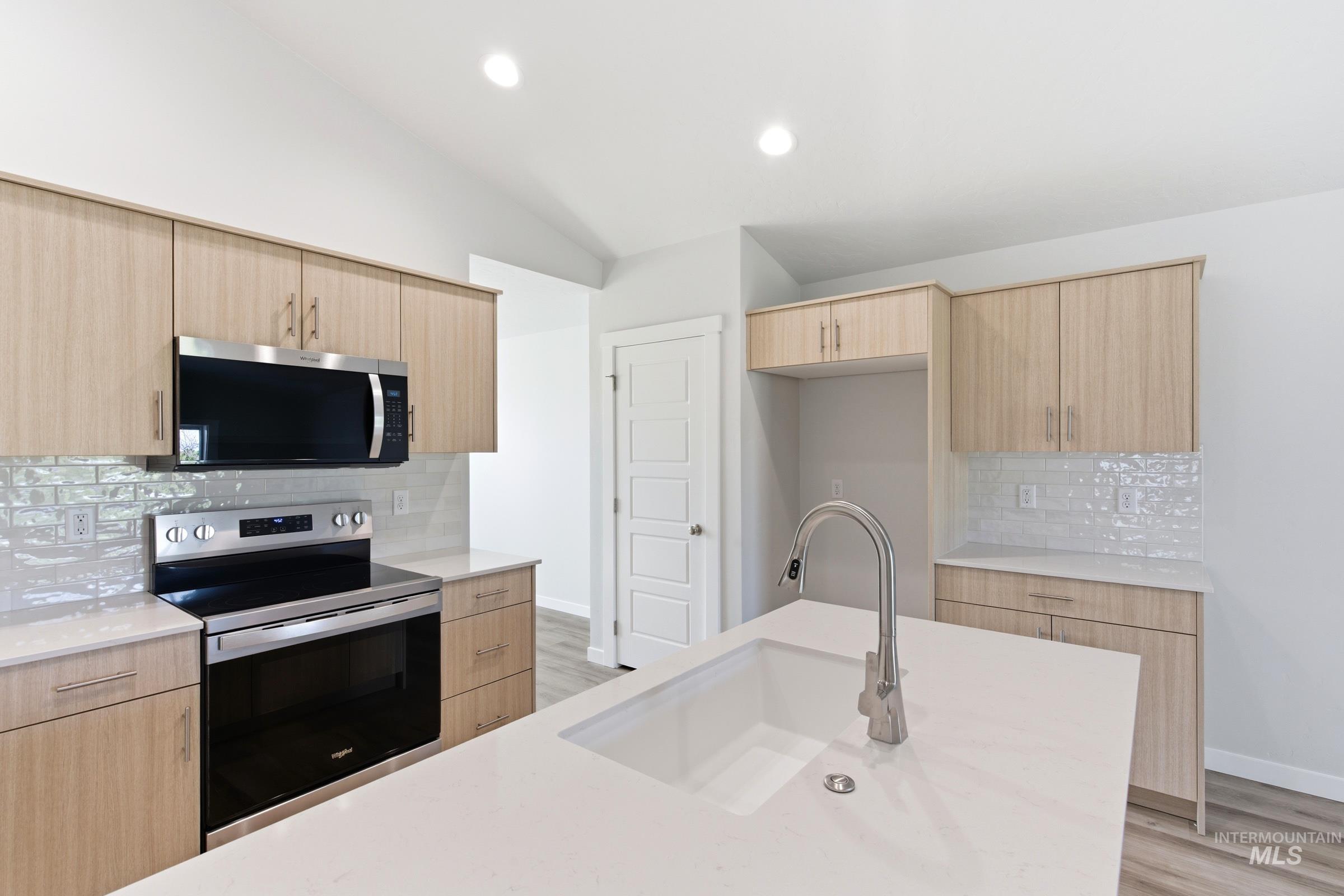 6502 W Plateau Creek Dr, Meridian, Idaho 83646, 3 Bedrooms, 2 Bathrooms, Residential For Sale, Price $442,990,MLS 98984749