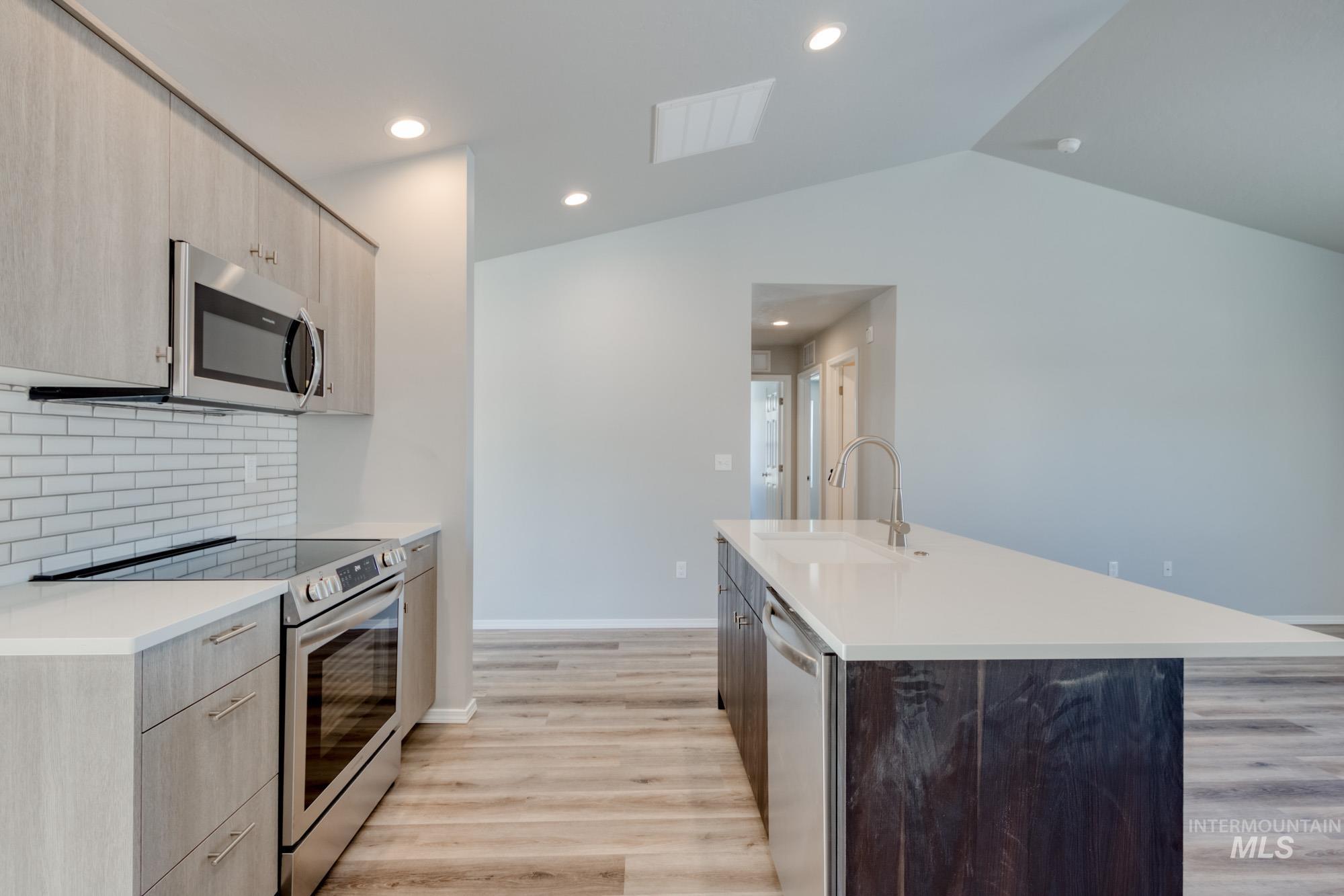 6502 W Plateau Creek Dr, Meridian, Idaho 83646, 3 Bedrooms, 2 Bathrooms, Residential For Sale, Price $442,990,MLS 98984749