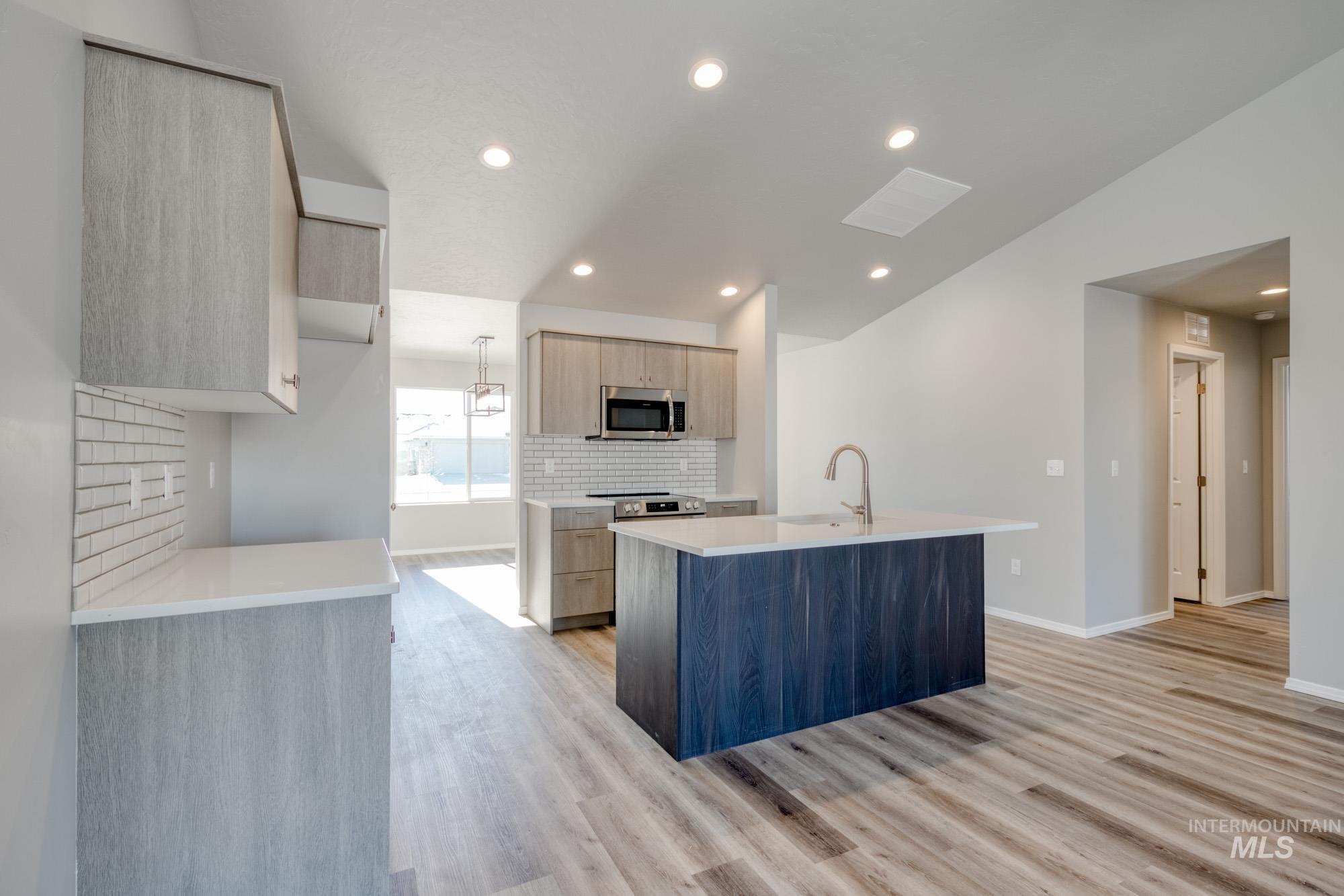 6502 W Plateau Creek Dr, Meridian, Idaho 83646, 3 Bedrooms, 2 Bathrooms, Residential For Sale, Price $442,990,MLS 98984749