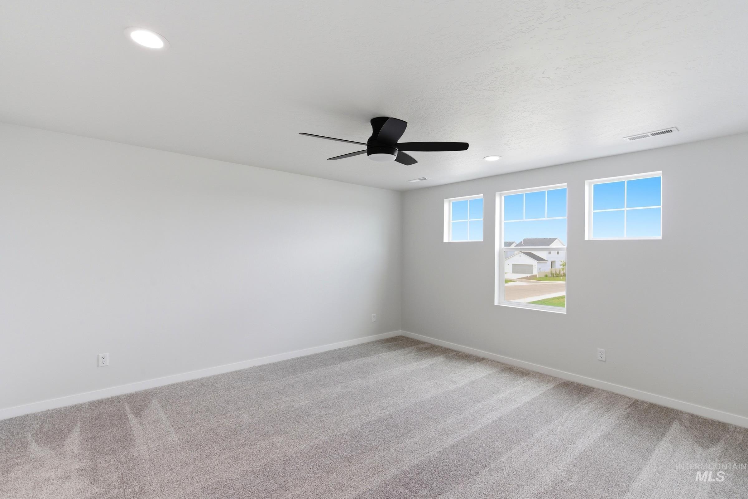 4384 N Alameda Creek Ave, Meridian, Idaho 83646, 3 Bedrooms, 2.5 Bathrooms, Residential For Sale, Price $452,990,MLS 98984751