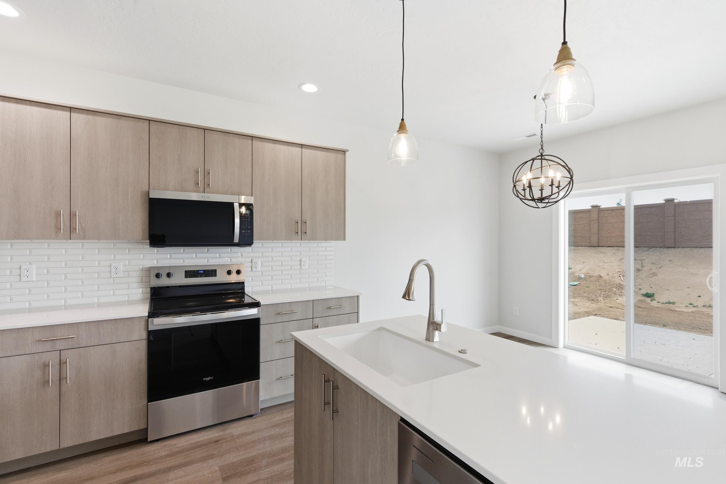 4384 N Alameda Creek Ave, Meridian, Idaho 83646, 3 Bedrooms, 2.5 Bathrooms, Residential For Sale, Price $452,990,MLS 98984751