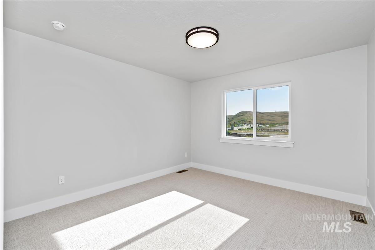 6381 N Birch Run Ln, Eagle, Idaho 83616, 3 Bedrooms, 2.5 Bathrooms, Residential For Sale, Price $519,800,MLS 98984764