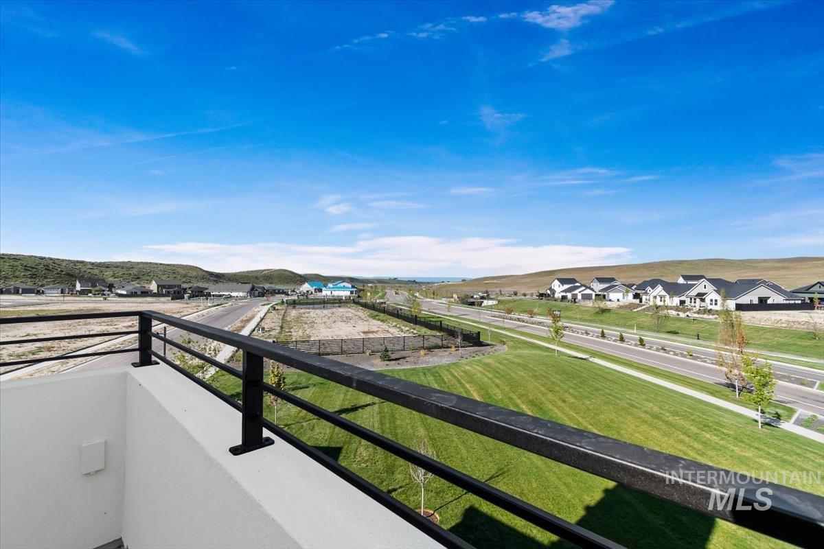 6381 N Birch Run Ln, Eagle, Idaho 83616, 3 Bedrooms, 2.5 Bathrooms, Residential For Sale, Price $519,800,MLS 98984764