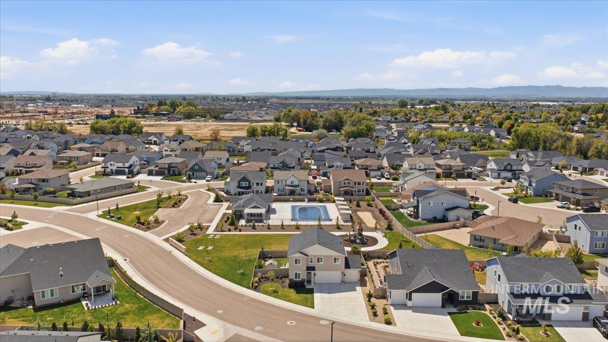 11217 Aspen Hill Dr, Caldwell, Idaho 83605, 4 Bedrooms, 3 Bathrooms, Residential For Sale, Price $450,000,MLS 98984775