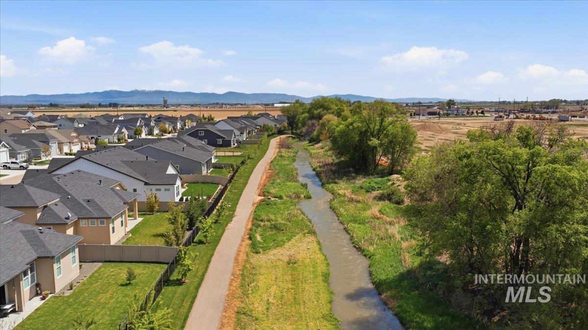 11217 Aspen Hill Dr, Caldwell, Idaho 83605, 4 Bedrooms, 3 Bathrooms, Residential For Sale, Price $450,000,MLS 98984775
