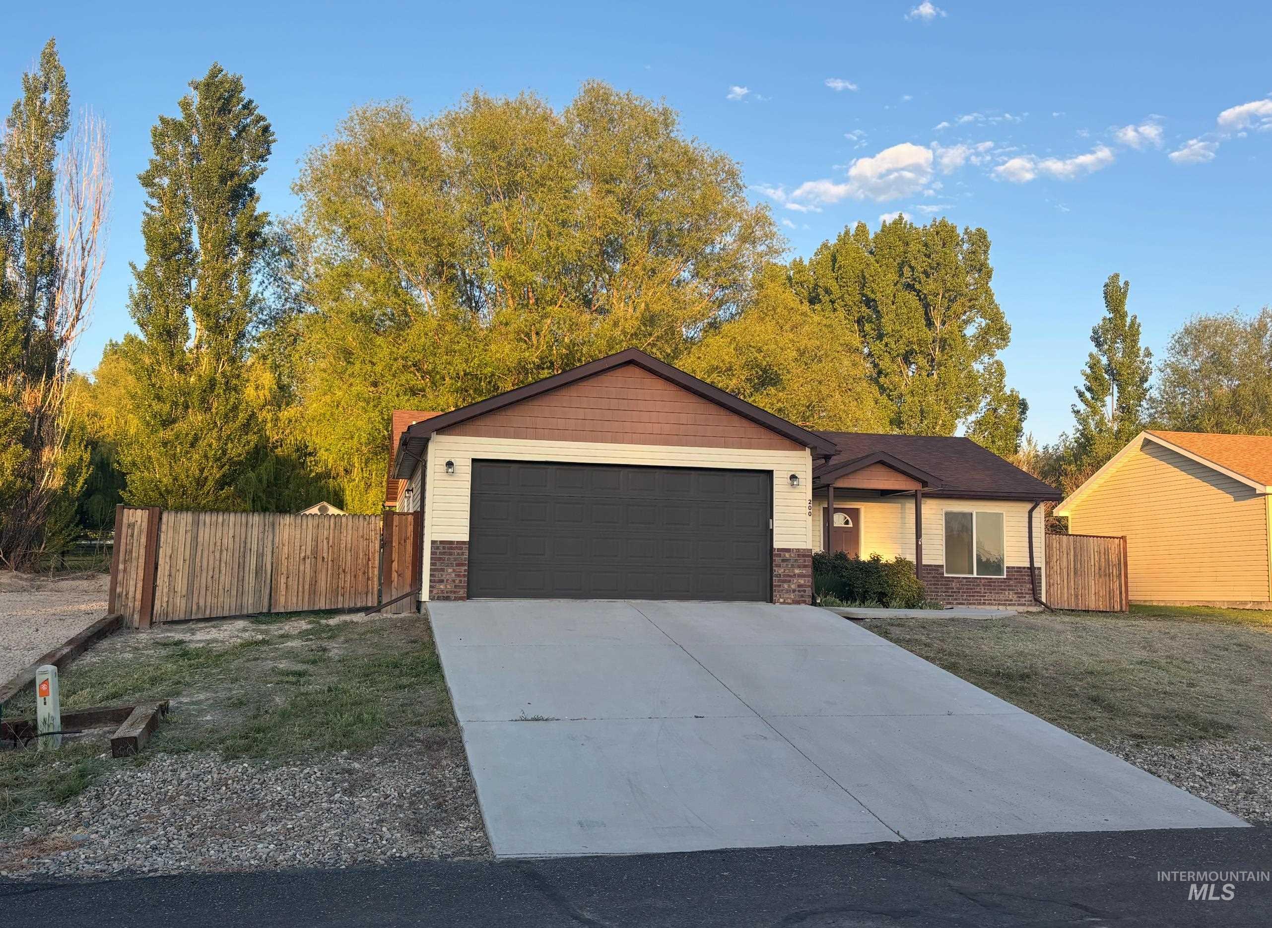 200 River Rock Place, Hagerman, Idaho 83332, 3 Bedrooms, 2 Bathrooms, Residential For Sale, Price $360,000,MLS 98984778