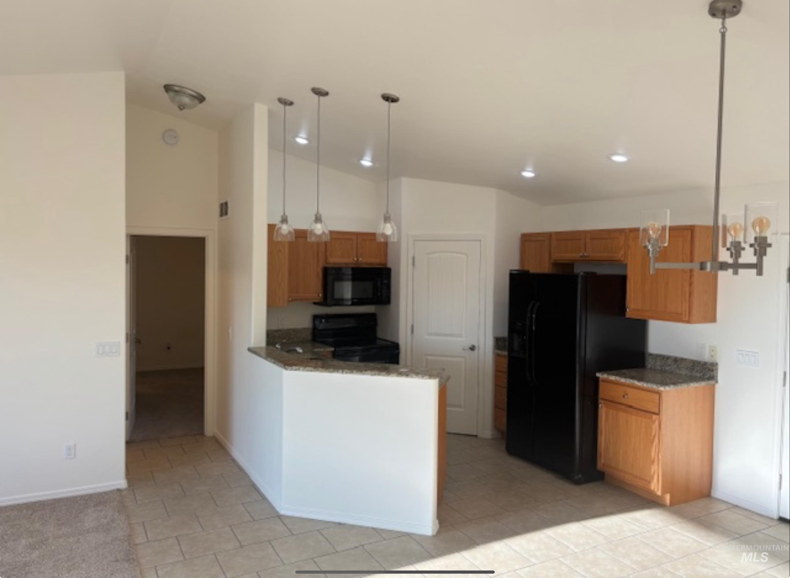 200 River Rock Place, Hagerman, Idaho 83332, 3 Bedrooms, 2 Bathrooms, Residential For Sale, Price $360,000,MLS 98984778