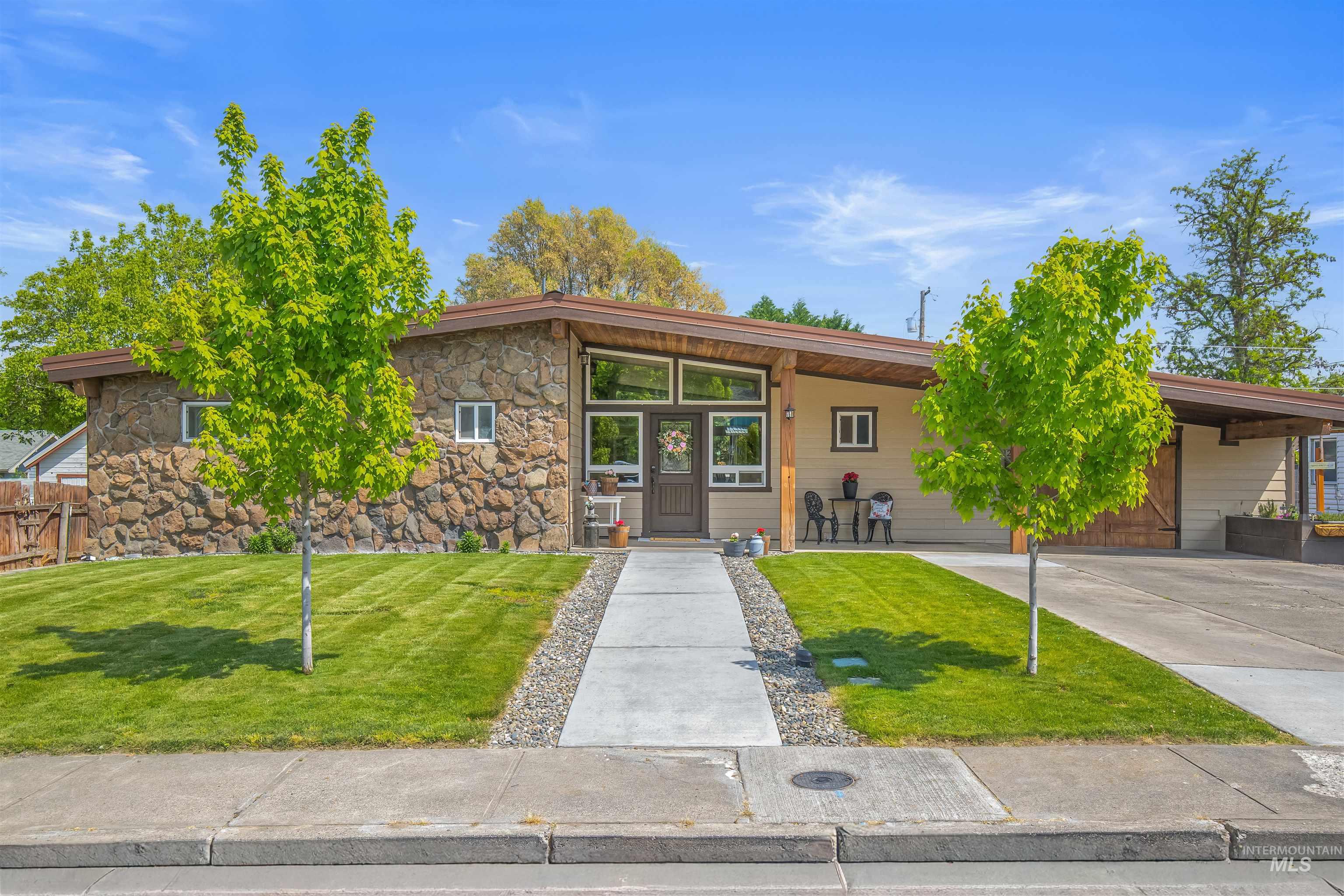 1221 9th Street, Clarkston, Washington 99403, 3 Bedrooms, 2 Bathrooms, Residential For Sale, Price $529,000, 98984782