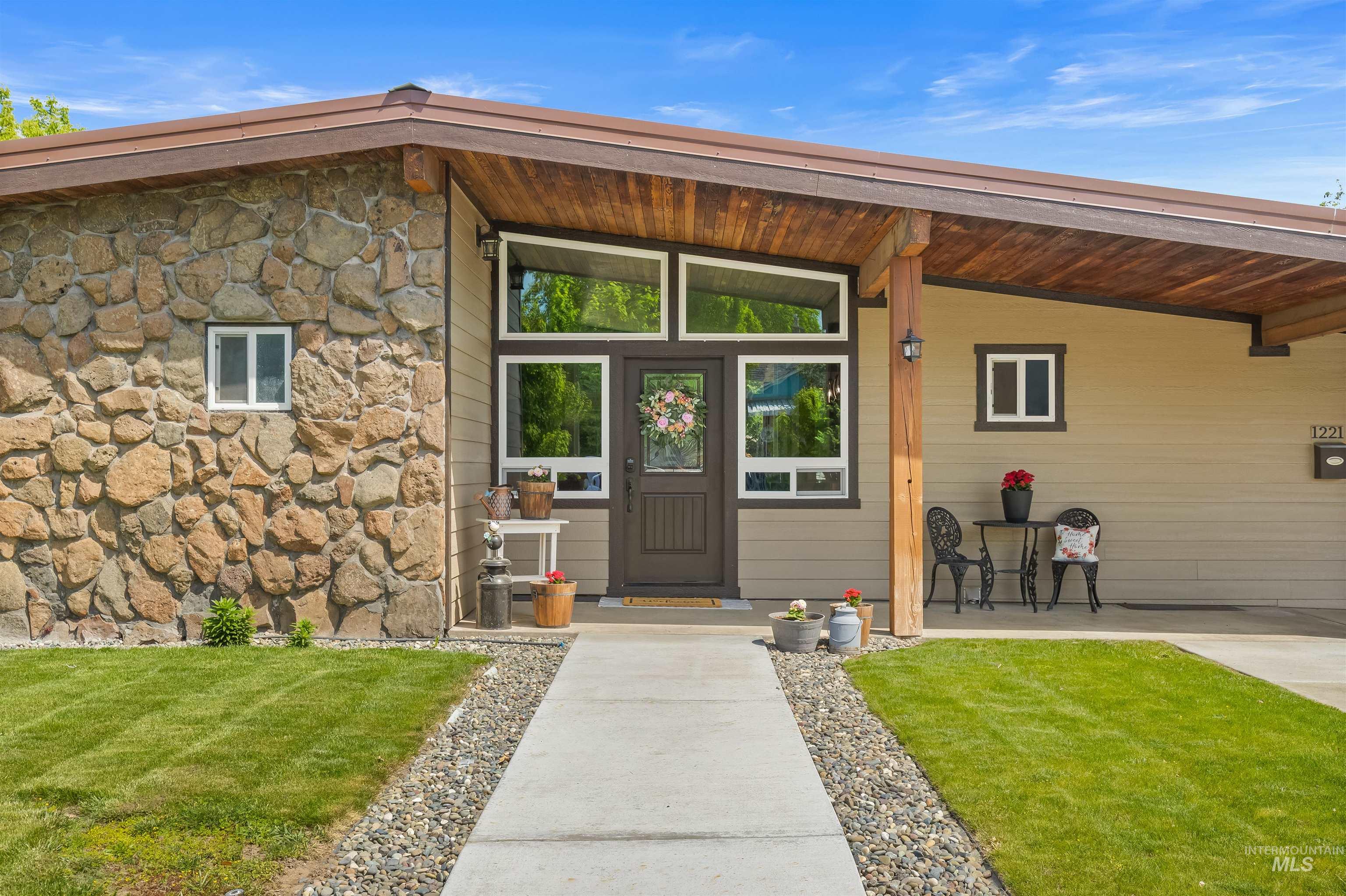 1221 9th Street, Clarkston, Washington 99403, 3 Bedrooms, 2 Bathrooms, Residential For Sale, Price $529,000, 98984782