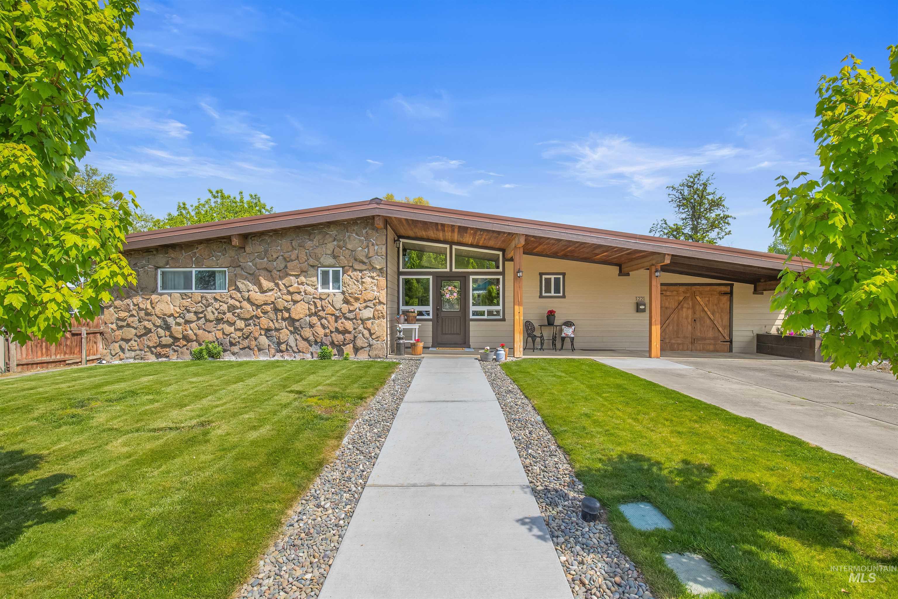 1221 9th Street, Clarkston, Washington 99403, 3 Bedrooms, 2 Bathrooms, Residential For Sale, Price $514,900,MLS 98984782