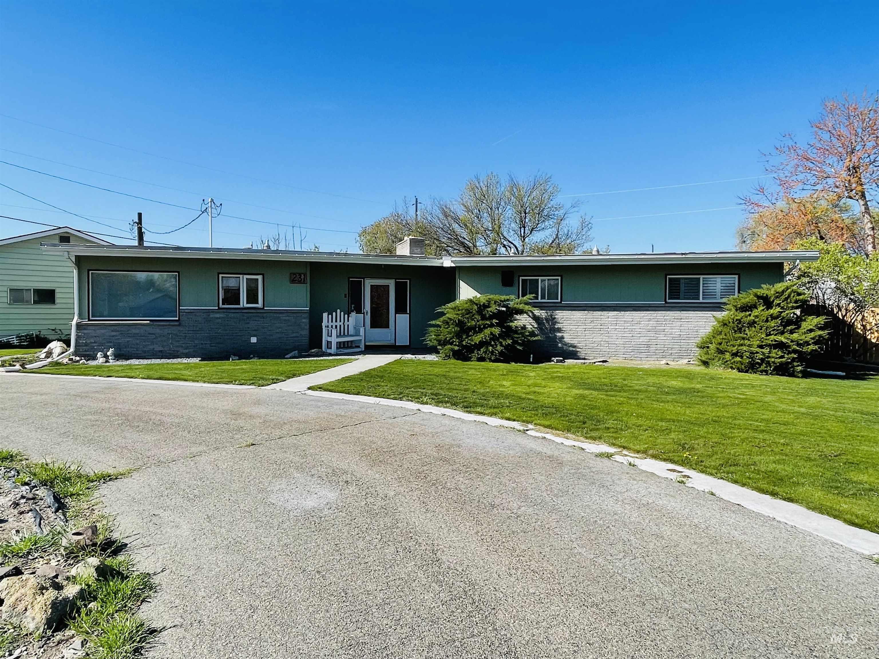 231 S Verde Dr., Ontario, Oregon 97914, 4 Bedrooms, 2 Bathrooms, Residential For Sale, Price $425,000, 98984792