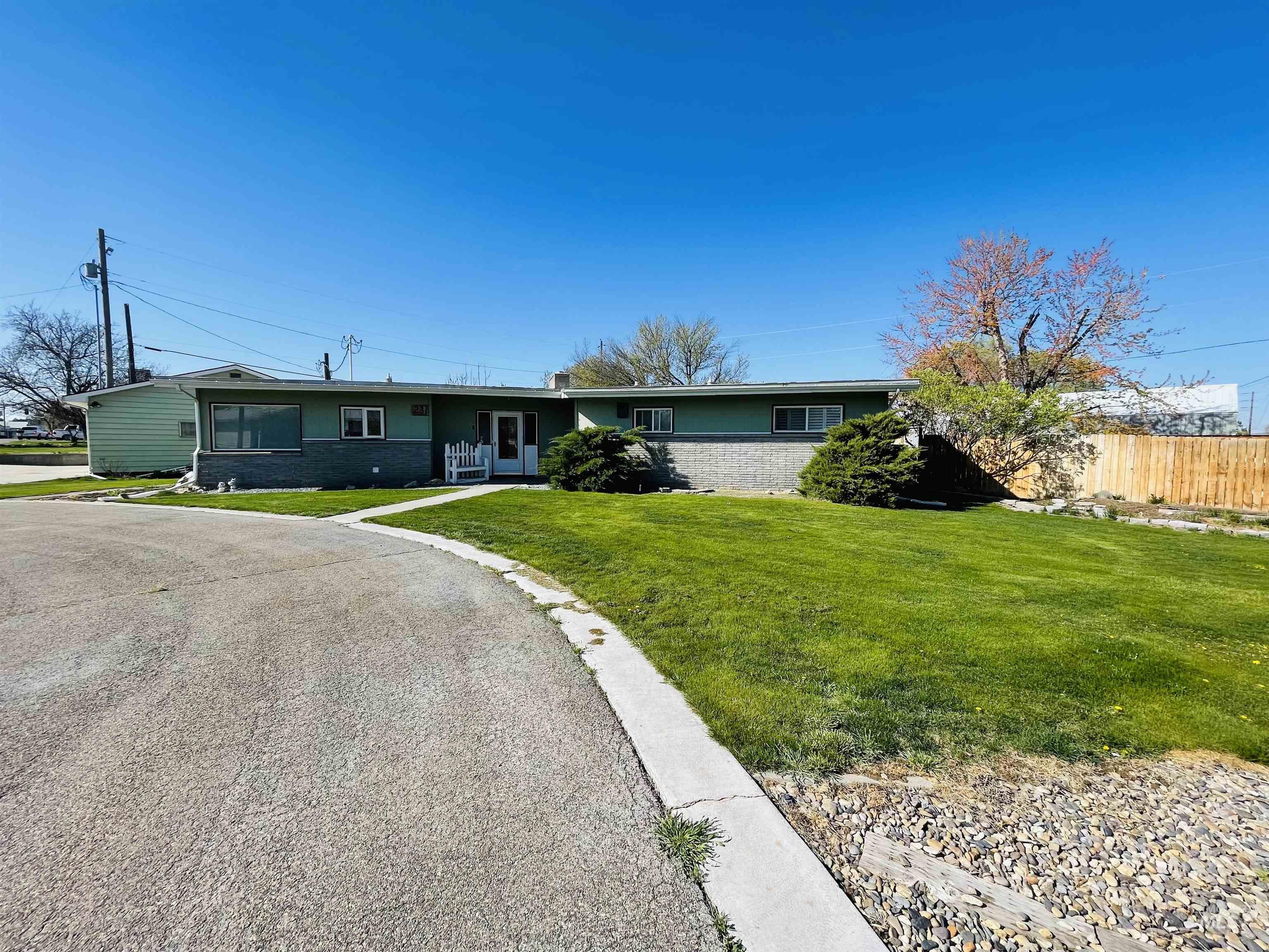 231 S Verde Dr., Ontario, Oregon 97914, 4 Bedrooms, 2 Bathrooms, Residential For Sale, Price $425,000, 98984792
