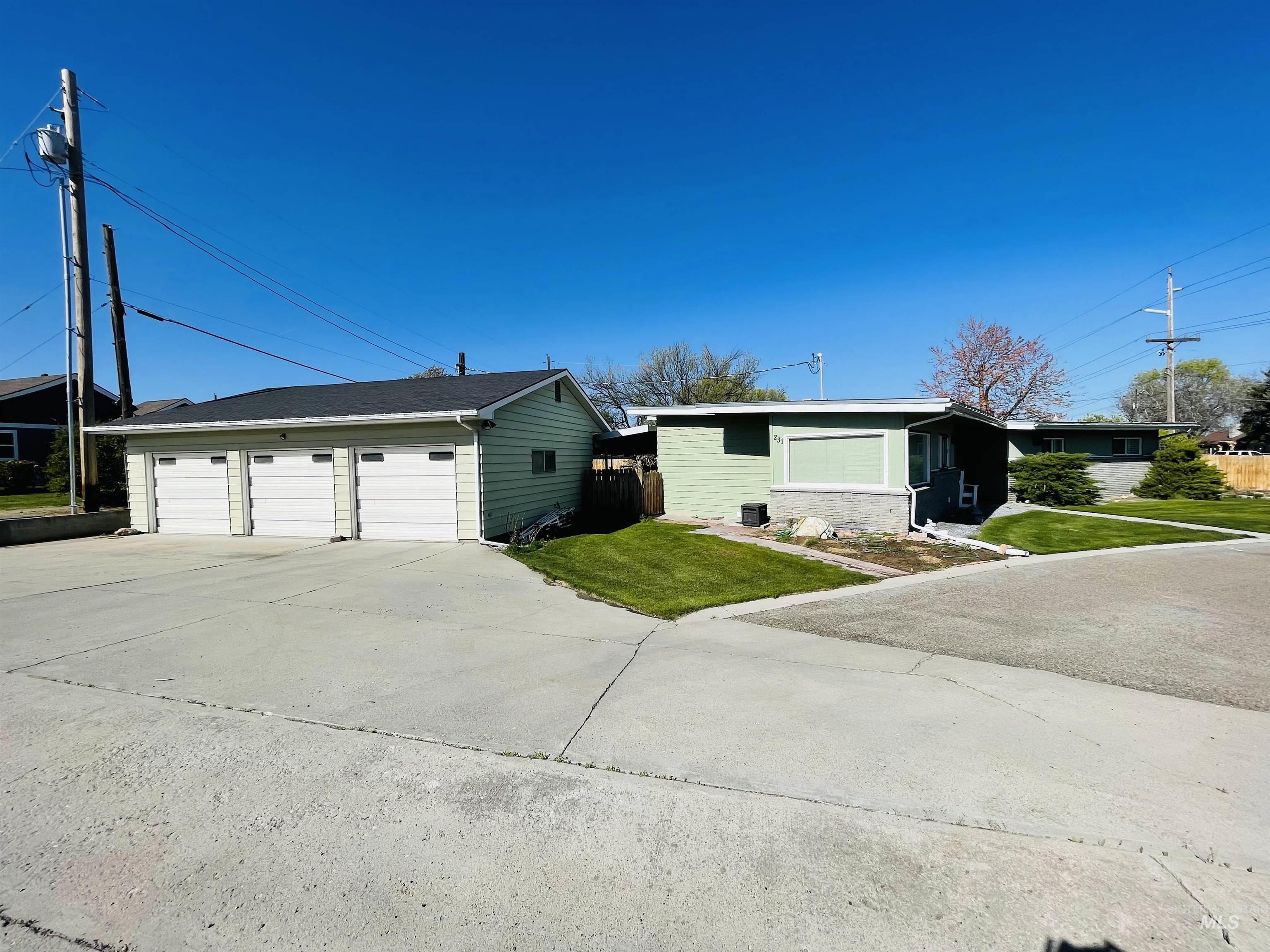 231 S Verde Dr., Ontario, Oregon 97914, 4 Bedrooms, 2 Bathrooms, Residential For Sale, Price $425,000, 98984792