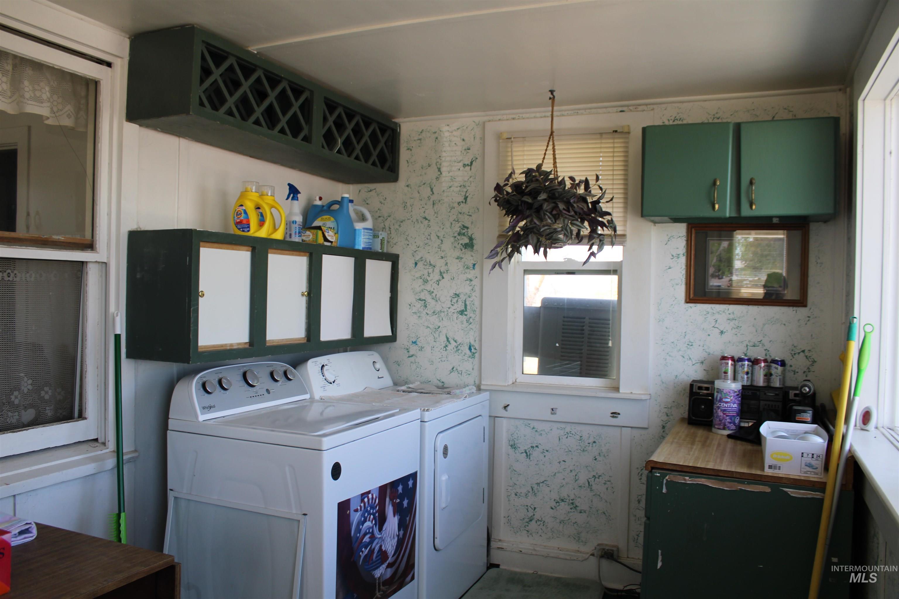 41 North 200 East, Shoshone, Idaho 83352, 3 Bedrooms, 1 Bathroom, Farm & Ranch For Sale, Price $750,000,MLS 98984802