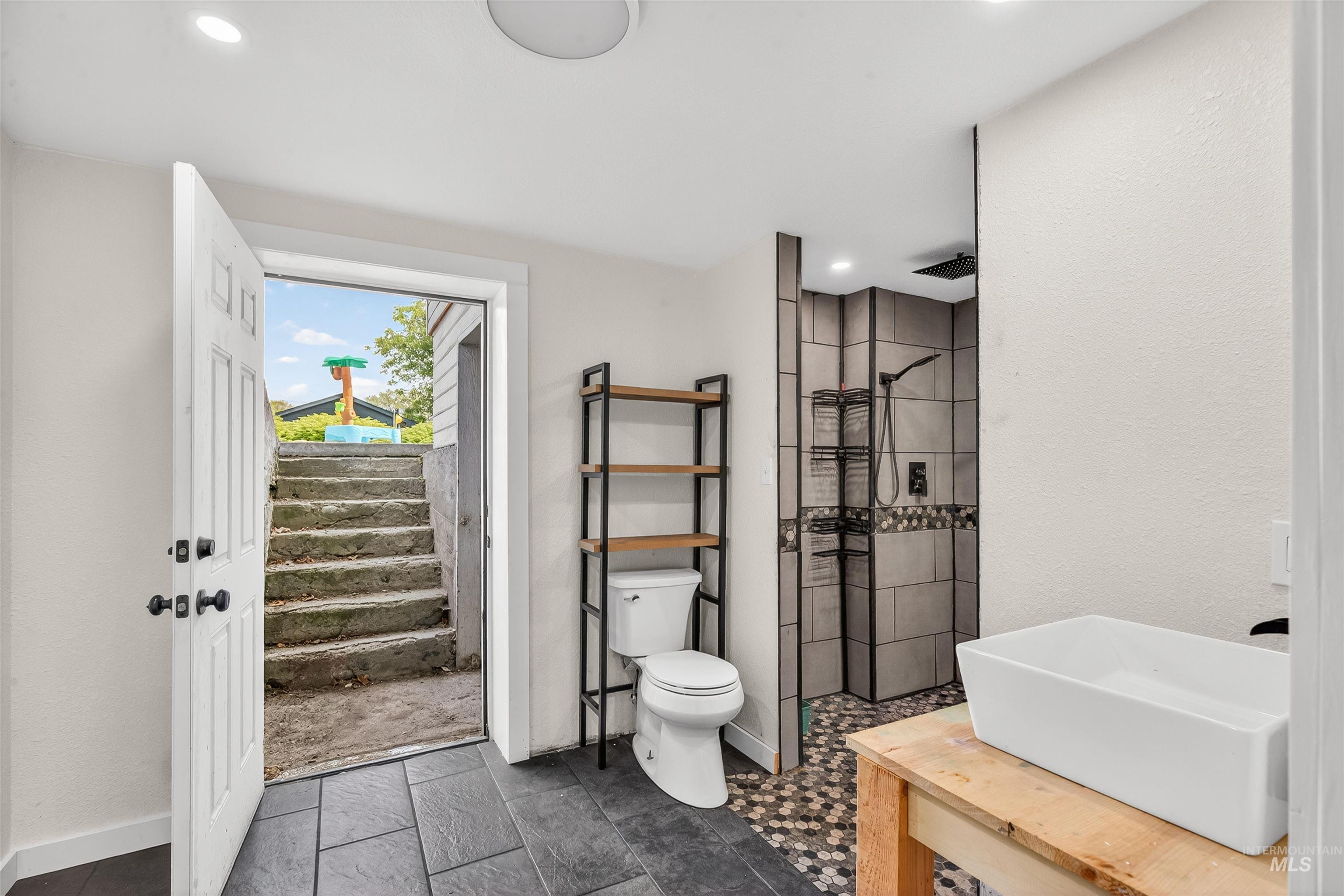1439 10th Street, Clarkston, Washington 99403, 3 Bedrooms, 2 Bathrooms, Residential For Sale, Price $349,000, 98984805