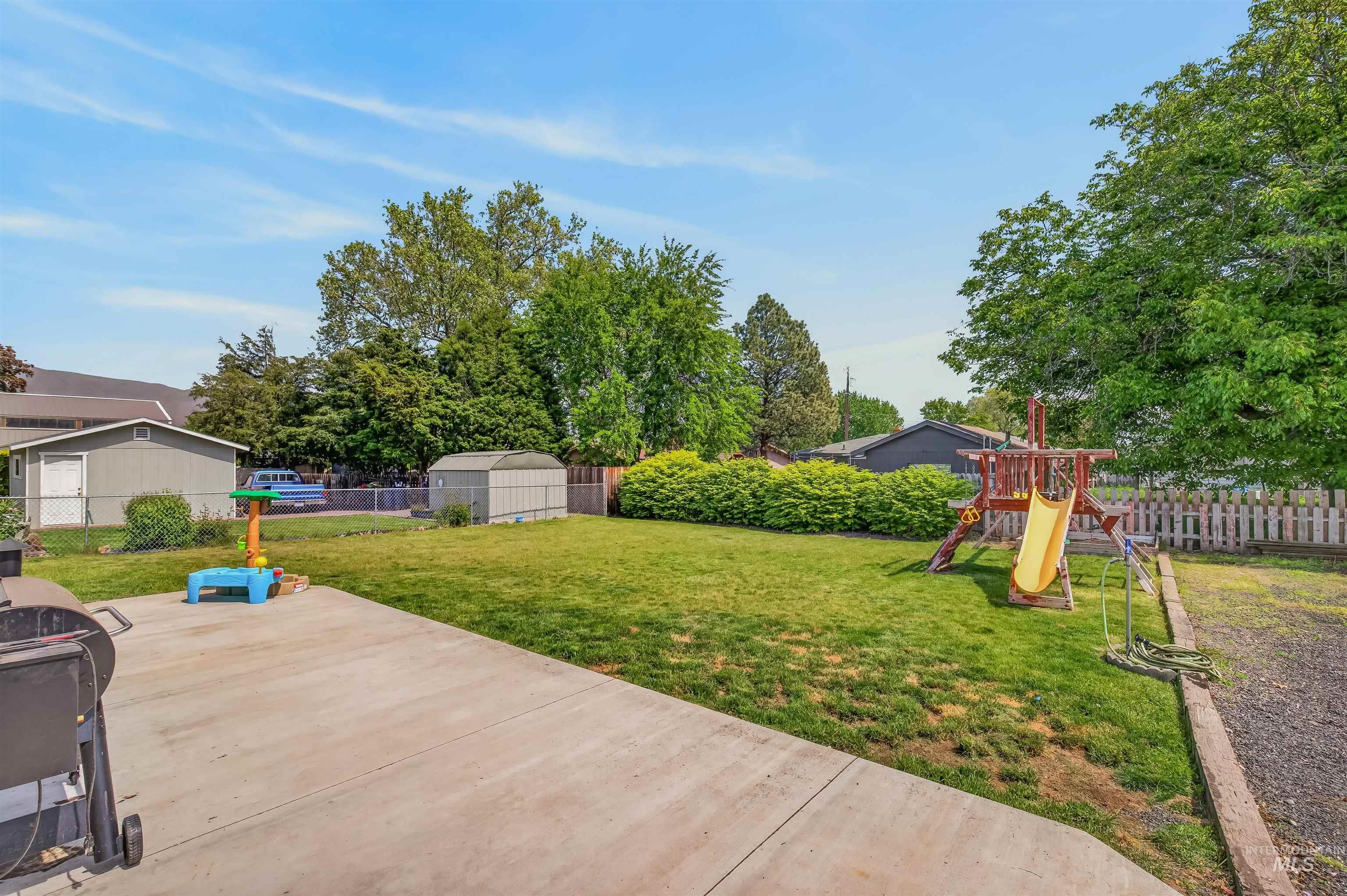 1439 10th Street, Clarkston, Washington 99403, 3 Bedrooms, 2 Bathrooms, Residential For Sale, Price $349,000, 98984805