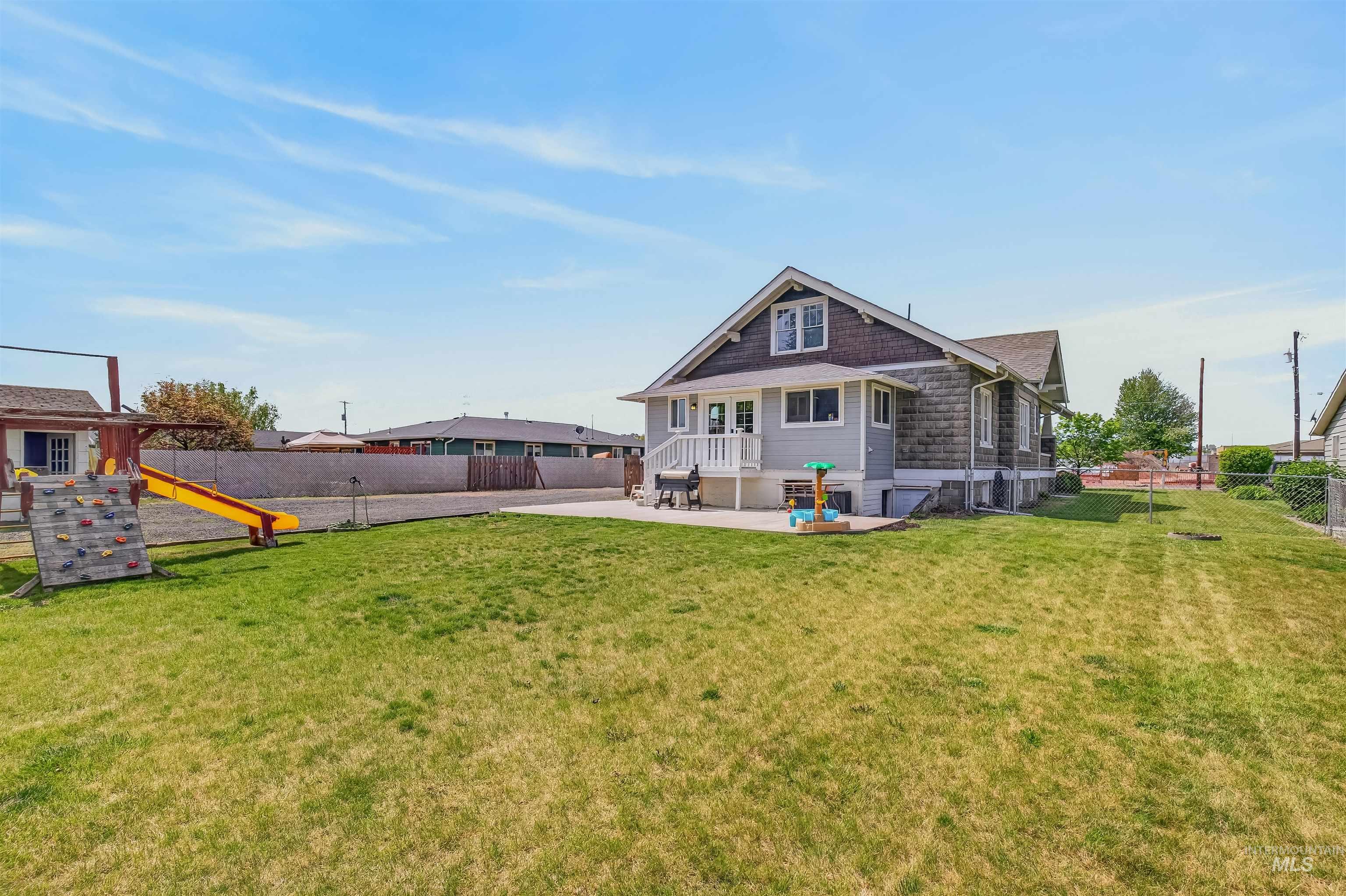 1439 10th Street, Clarkston, Washington 99403, 3 Bedrooms, 2 Bathrooms, Residential For Sale, Price $349,000, 98984805
