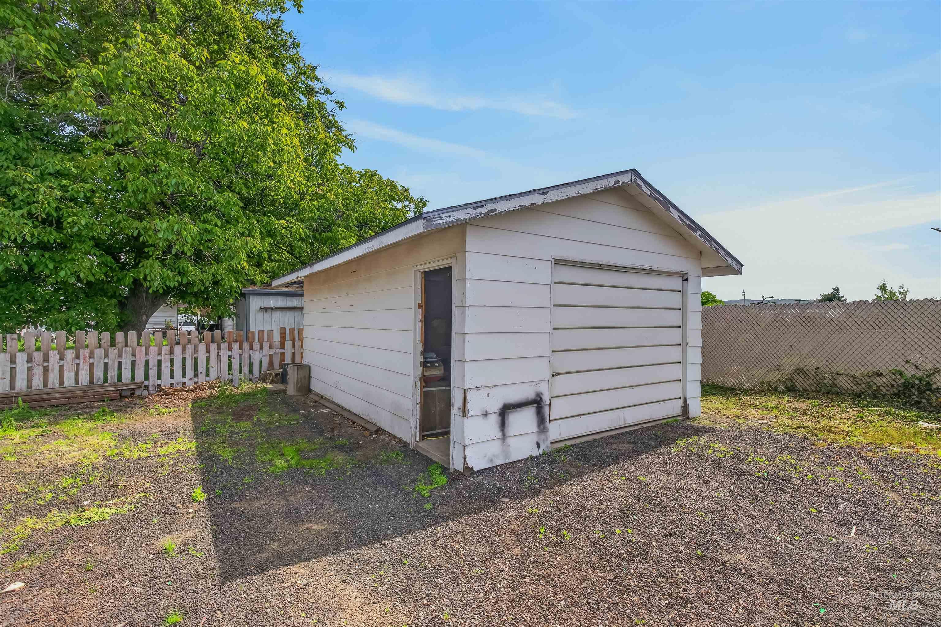 1439 10th Street, Clarkston, Washington 99403, 3 Bedrooms, 2 Bathrooms, Residential For Sale, Price $349,000, 98984805