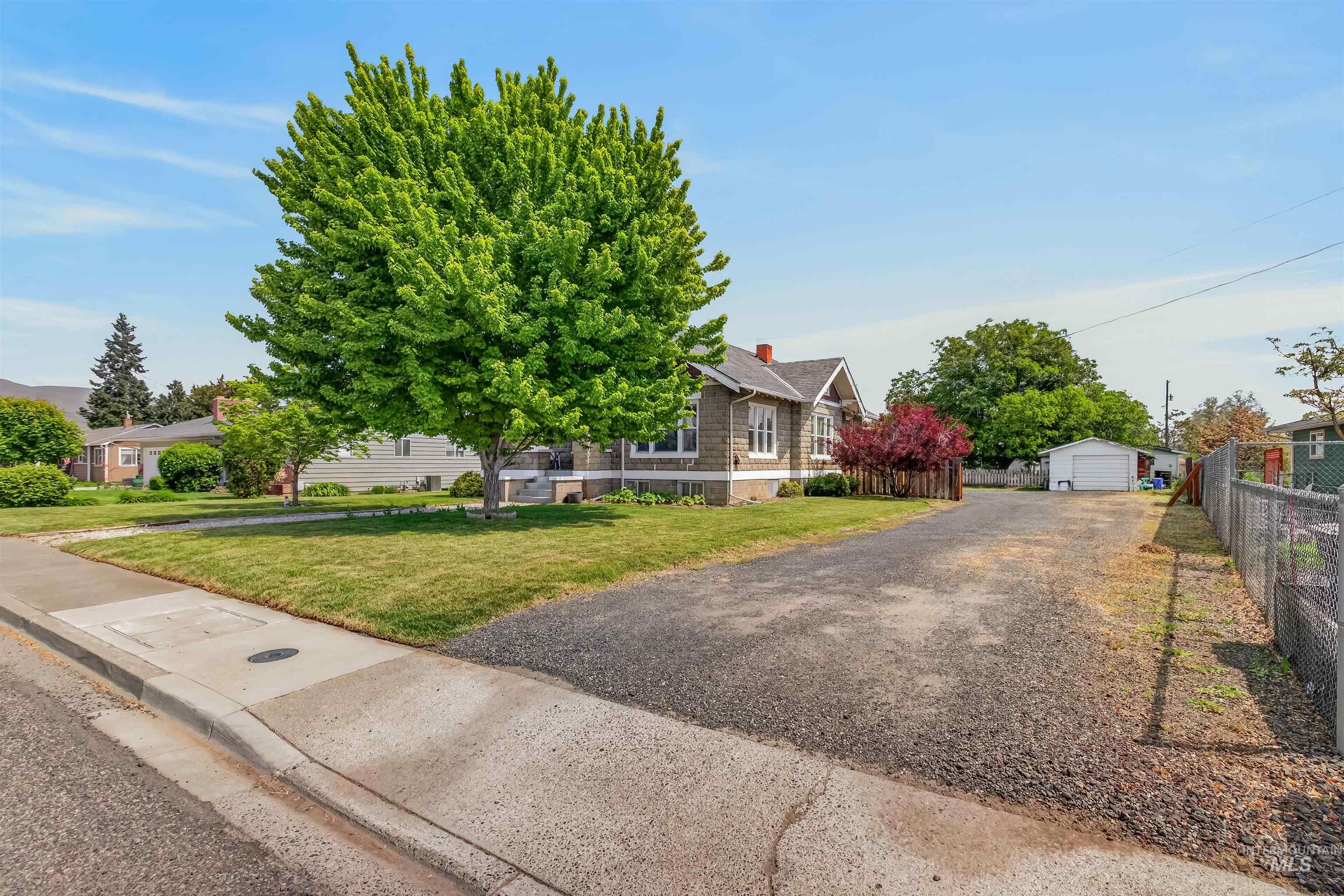 1439 10th Street, Clarkston, Washington 99403, 3 Bedrooms, 2 Bathrooms, Residential For Sale, Price $349,000, 98984805