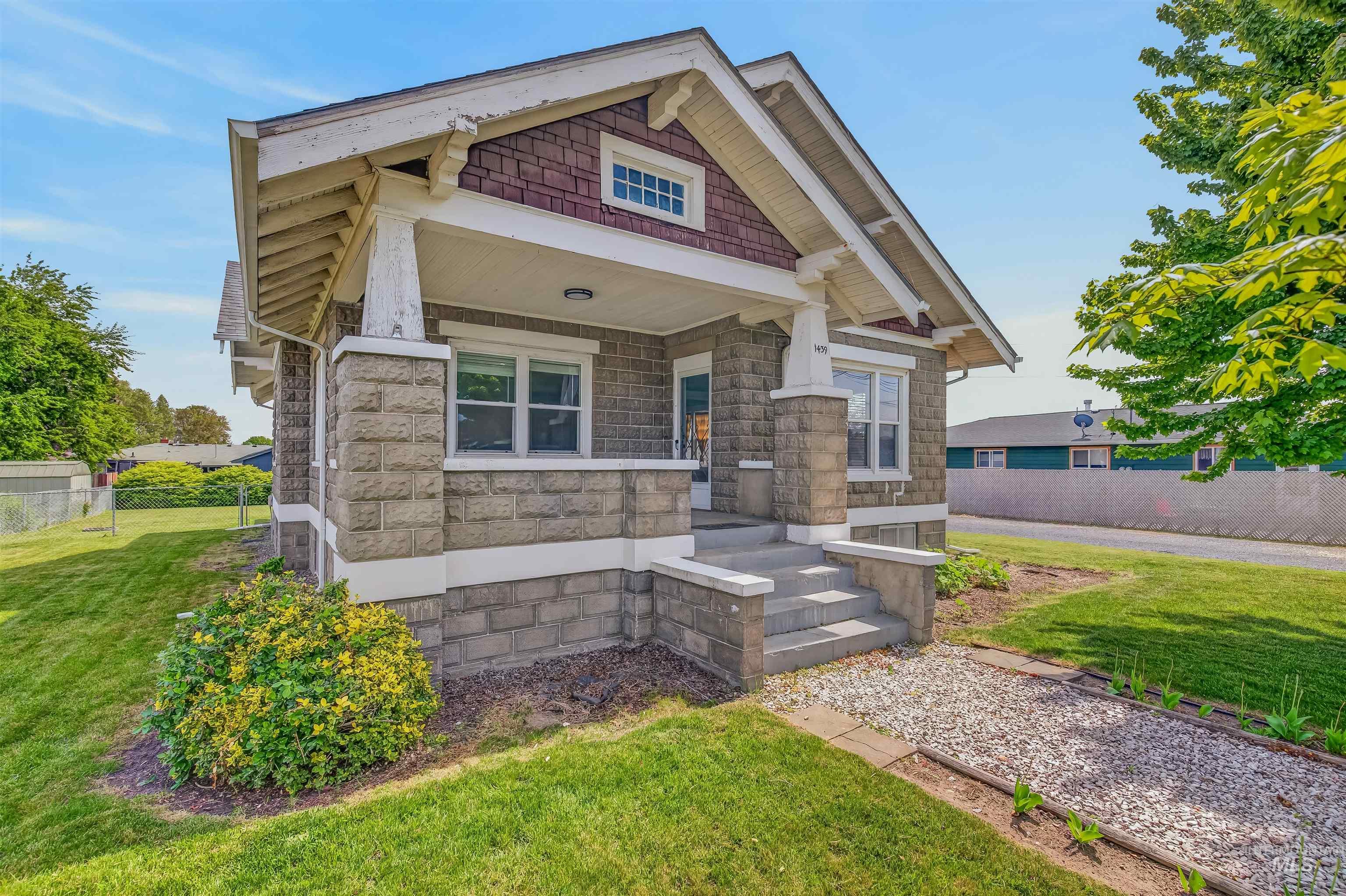 1439 10th Street, Clarkston, Washington 99403, 3 Bedrooms, 2 Bathrooms, Residential For Sale, Price $349,000, 98984805