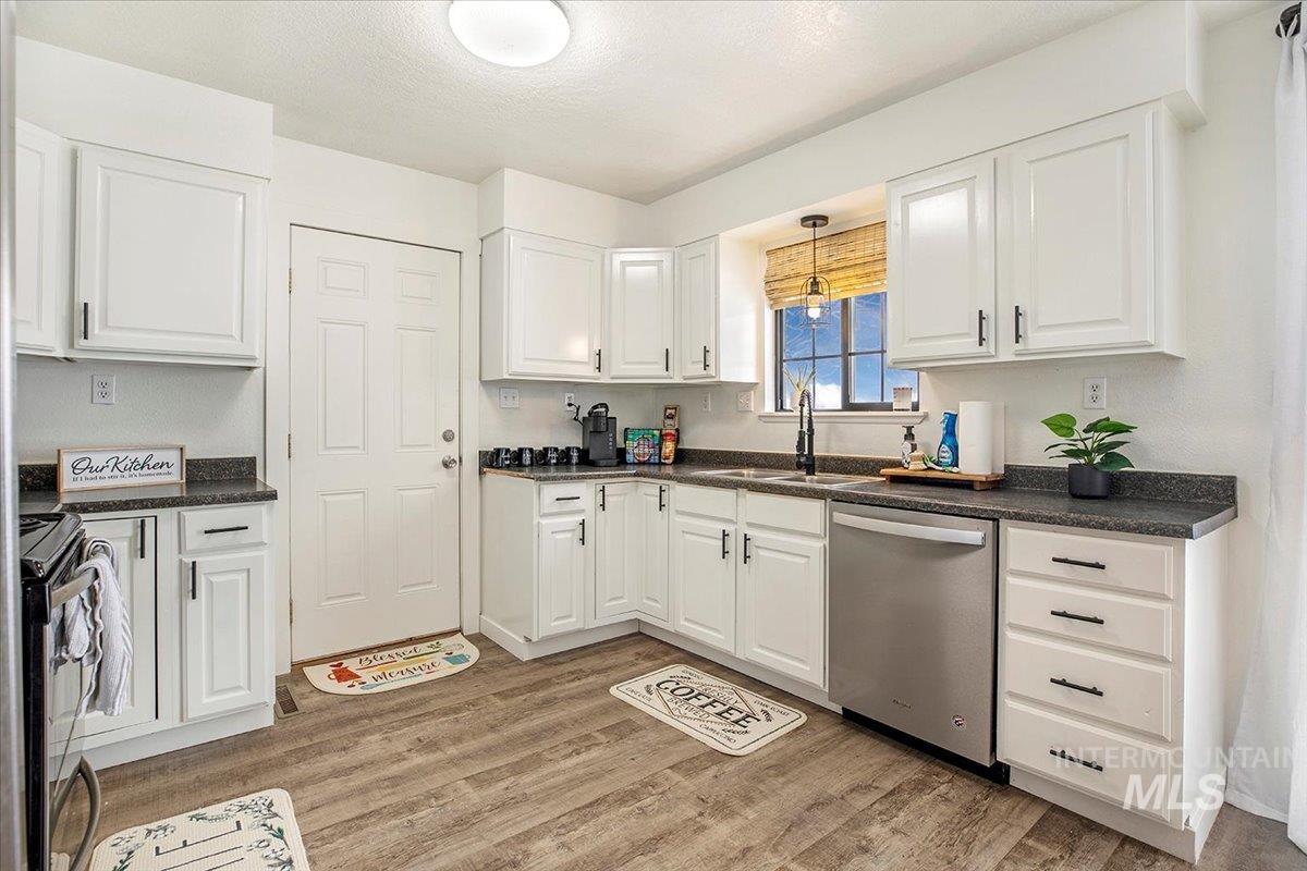 504 Gem Drive, Kimberly, Idaho 83341, 3 Bedrooms, 2 Bathrooms, Residential For Sale, Price $310,000, 98984808