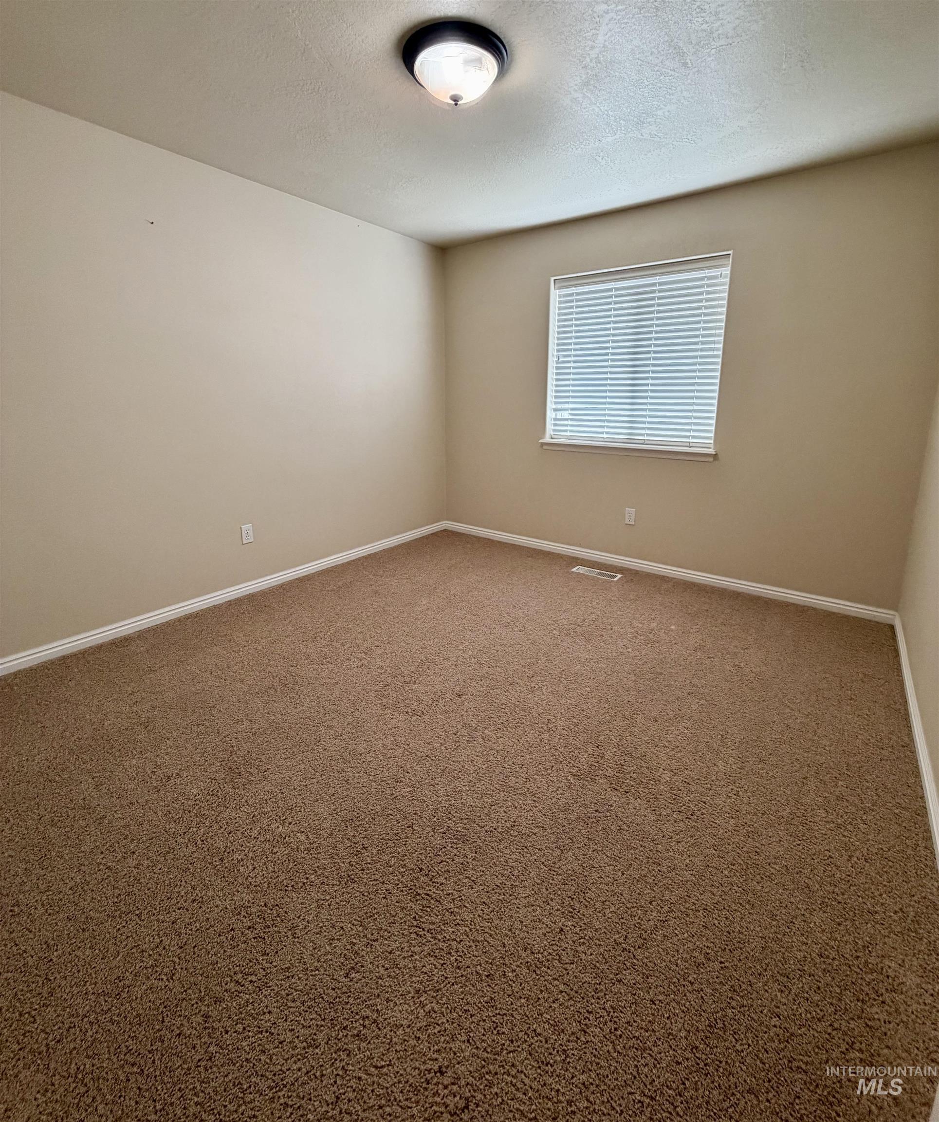 40 Mangum, Donnelly, Idaho 83615, 3 Bedrooms, 2 Bathrooms, Residential For Sale, Price $340,000, 98984810