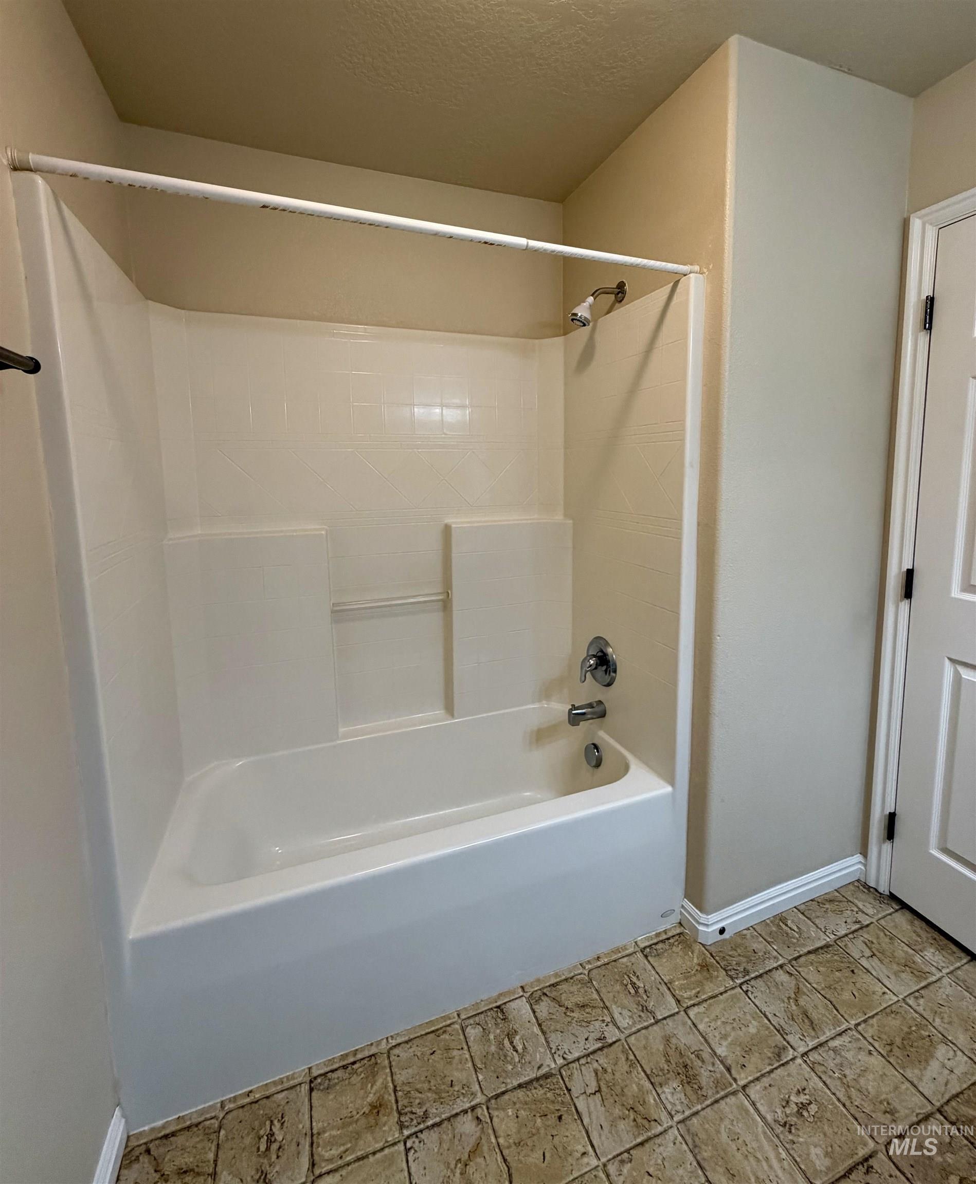 40 Mangum, Donnelly, Idaho 83615, 3 Bedrooms, 2 Bathrooms, Residential For Sale, Price $340,000, 98984810