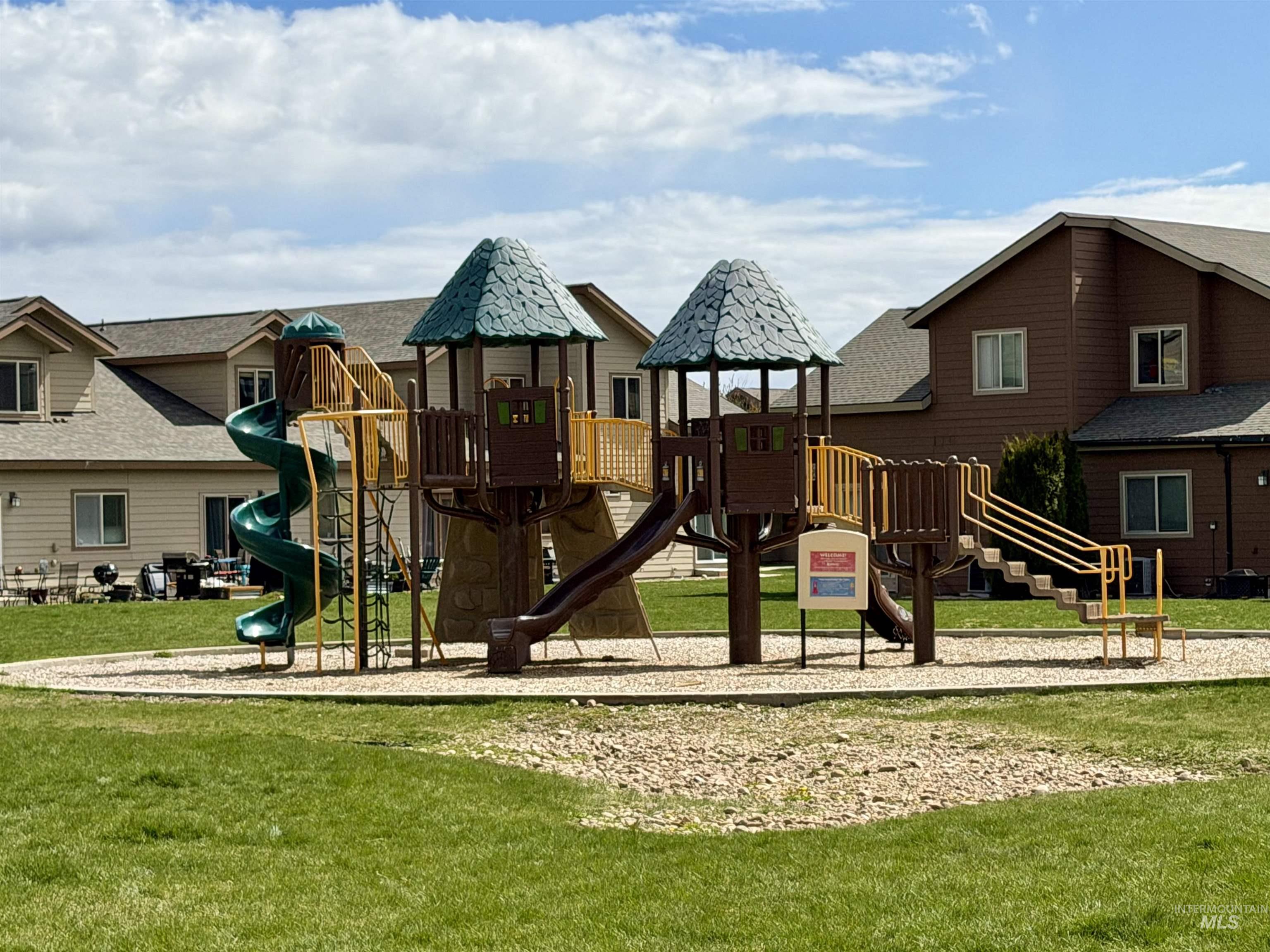 40 Mangum, Donnelly, Idaho 83615, 3 Bedrooms, 2 Bathrooms, Residential For Sale, Price $340,000, 98984810