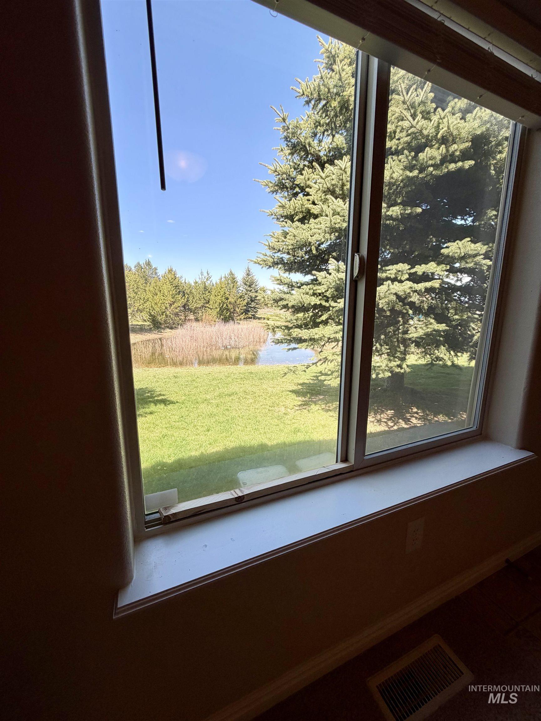 40 Mangum, Donnelly, Idaho 83615, 3 Bedrooms, 2 Bathrooms, Residential For Sale, Price $340,000, 98984810