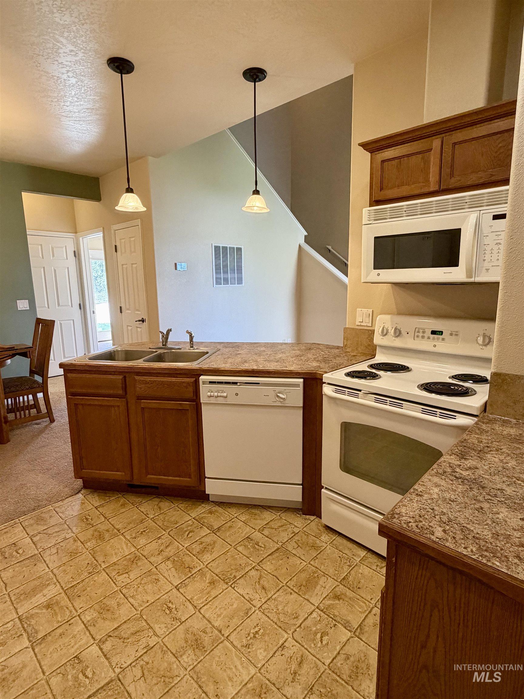40 Mangum, Donnelly, Idaho 83615, 3 Bedrooms, 2 Bathrooms, Residential For Sale, Price $340,000, 98984810