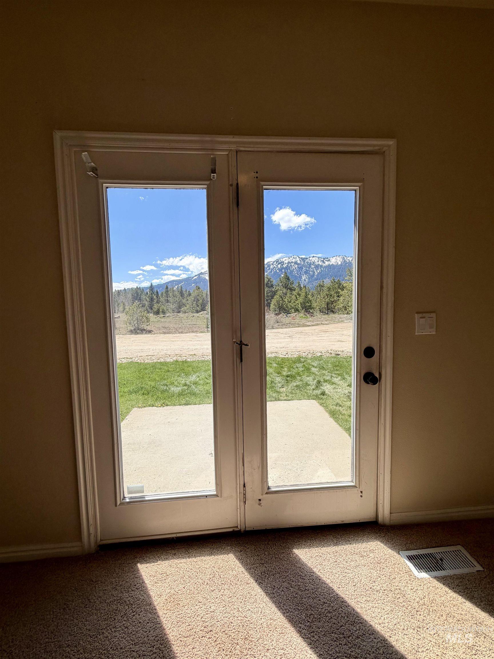 40 Mangum, Donnelly, Idaho 83615, 3 Bedrooms, 2 Bathrooms, Residential For Sale, Price $340,000, 98984810