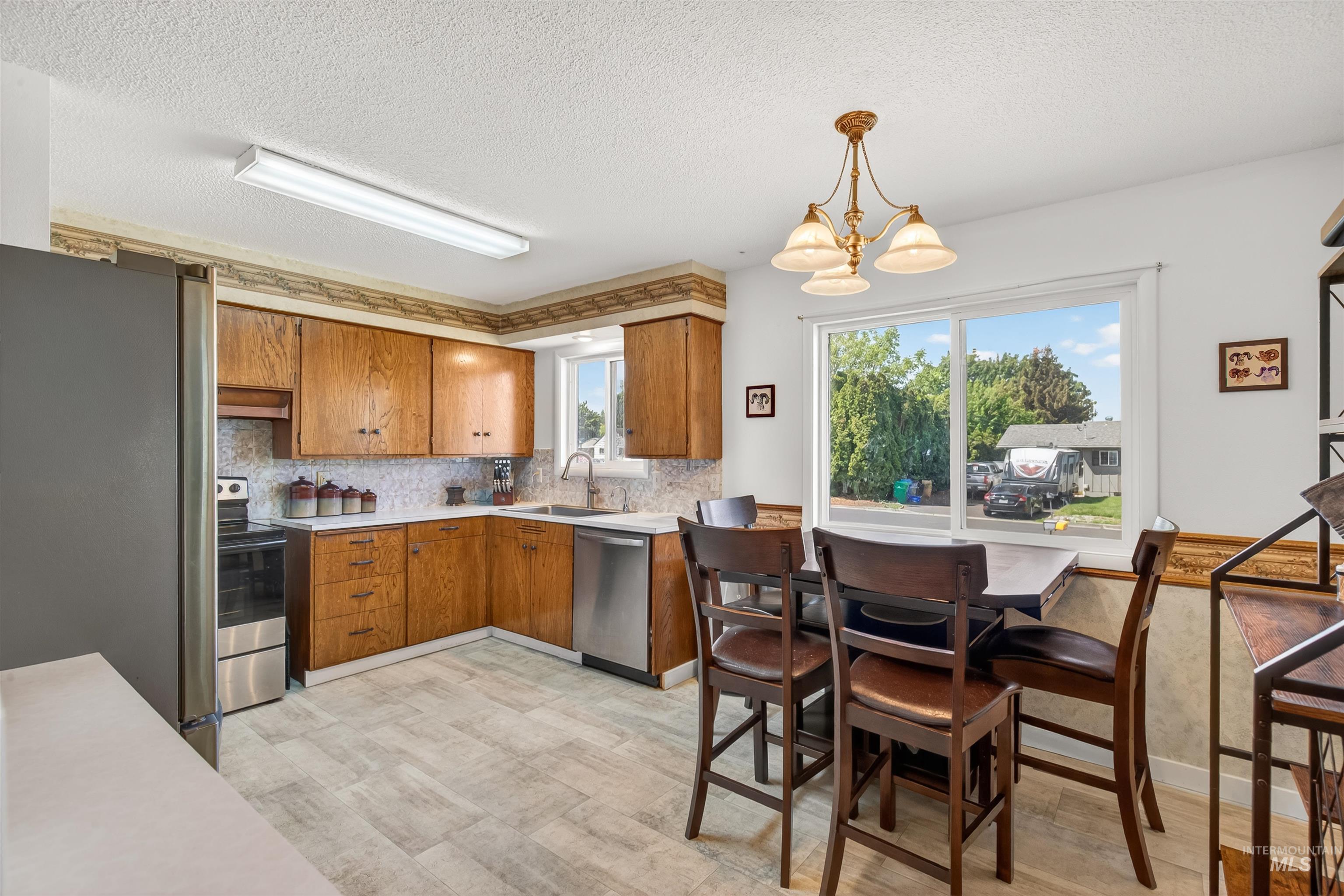 3215 8th St. E, Lewiston, Idaho 83501, 3 Bedrooms, 2 Bathrooms, Residential For Sale, Price $395,000, 98984816